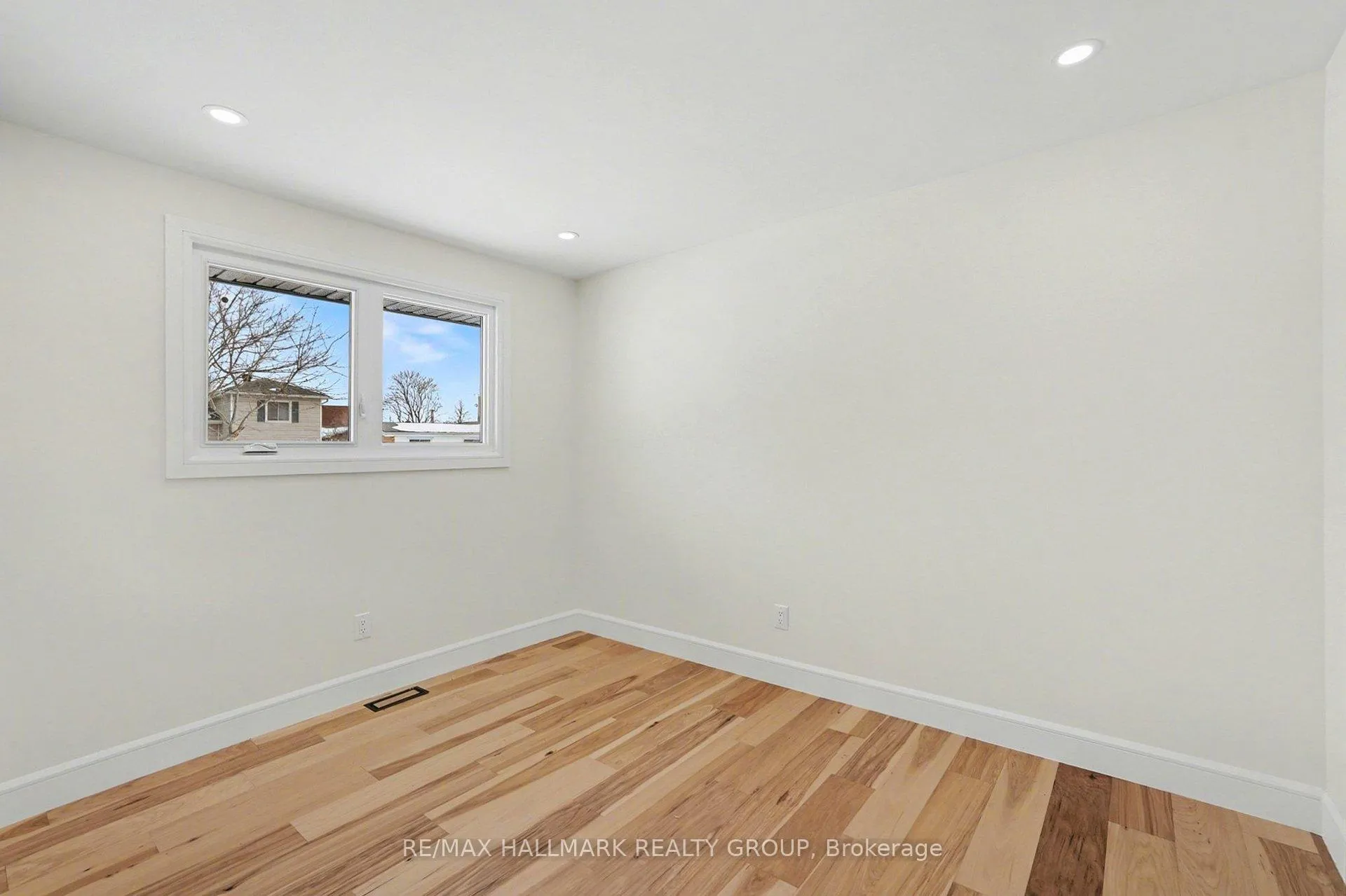 Photo 7 of Unit 1, 52 Glenridge Road, Ottawa, Meadowlands/Crestview — HOMEH