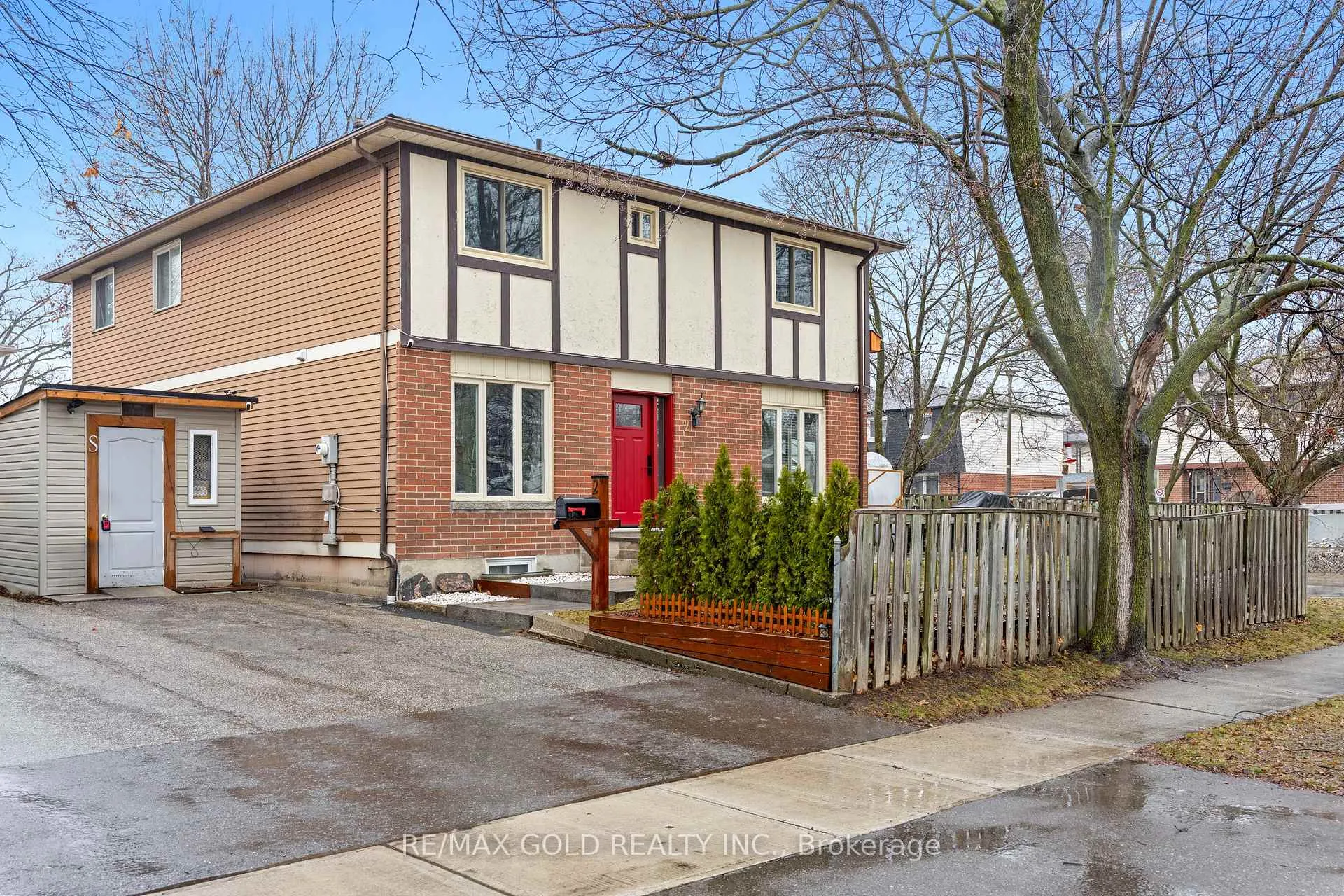 Photo 1 of 2 Barnstead Court, Brampton, Downtown Brampton — HOMEH