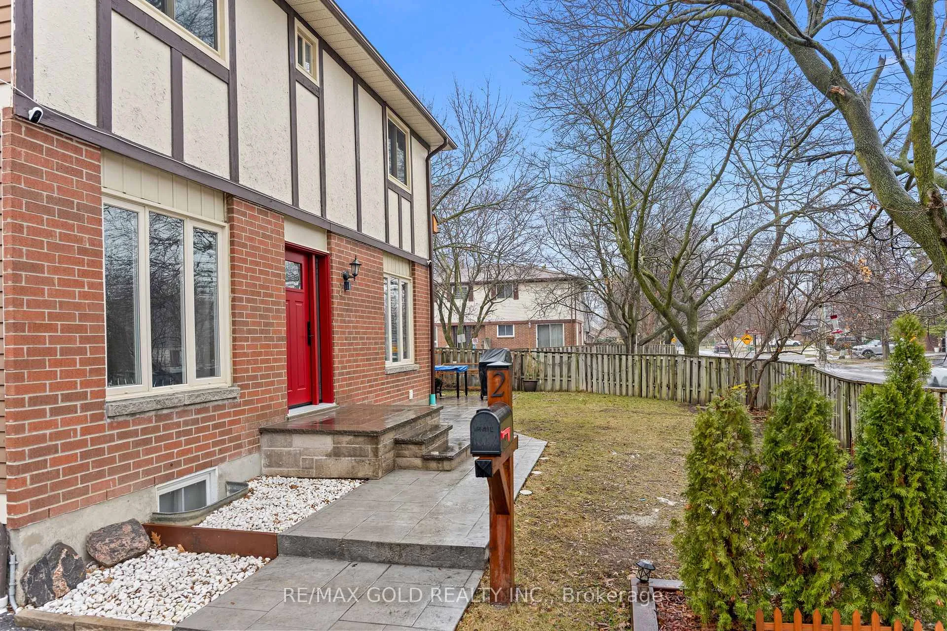 Photo 2 of 2 Barnstead Court, Brampton, Downtown Brampton — HOMEH