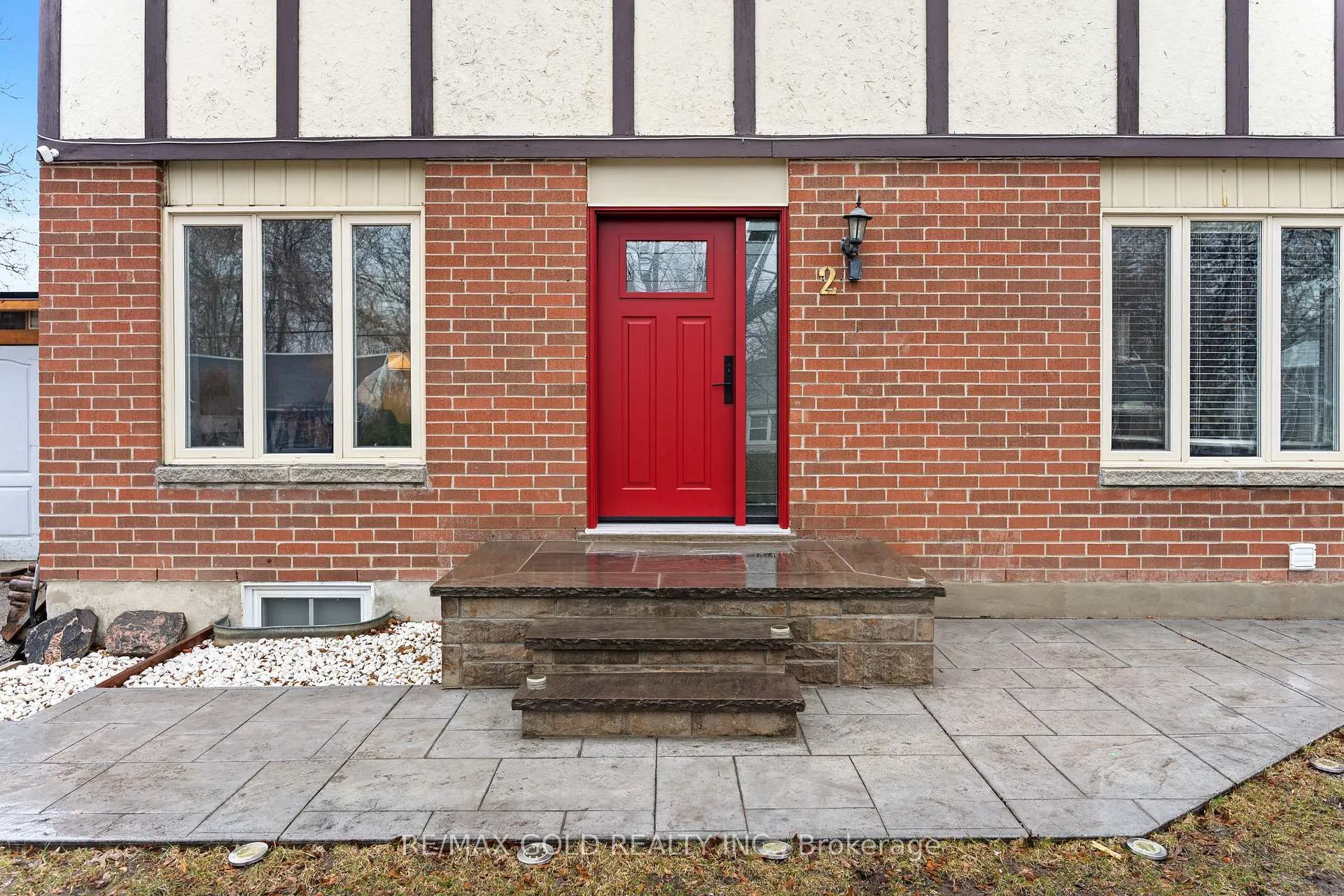Photo 3 of 2 Barnstead Court, Brampton, Downtown Brampton — HOMEH