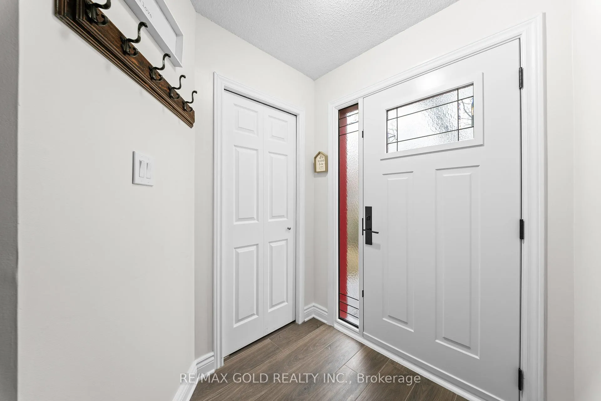 Photo 4 of 2 Barnstead Court, Brampton, Downtown Brampton — HOMEH
