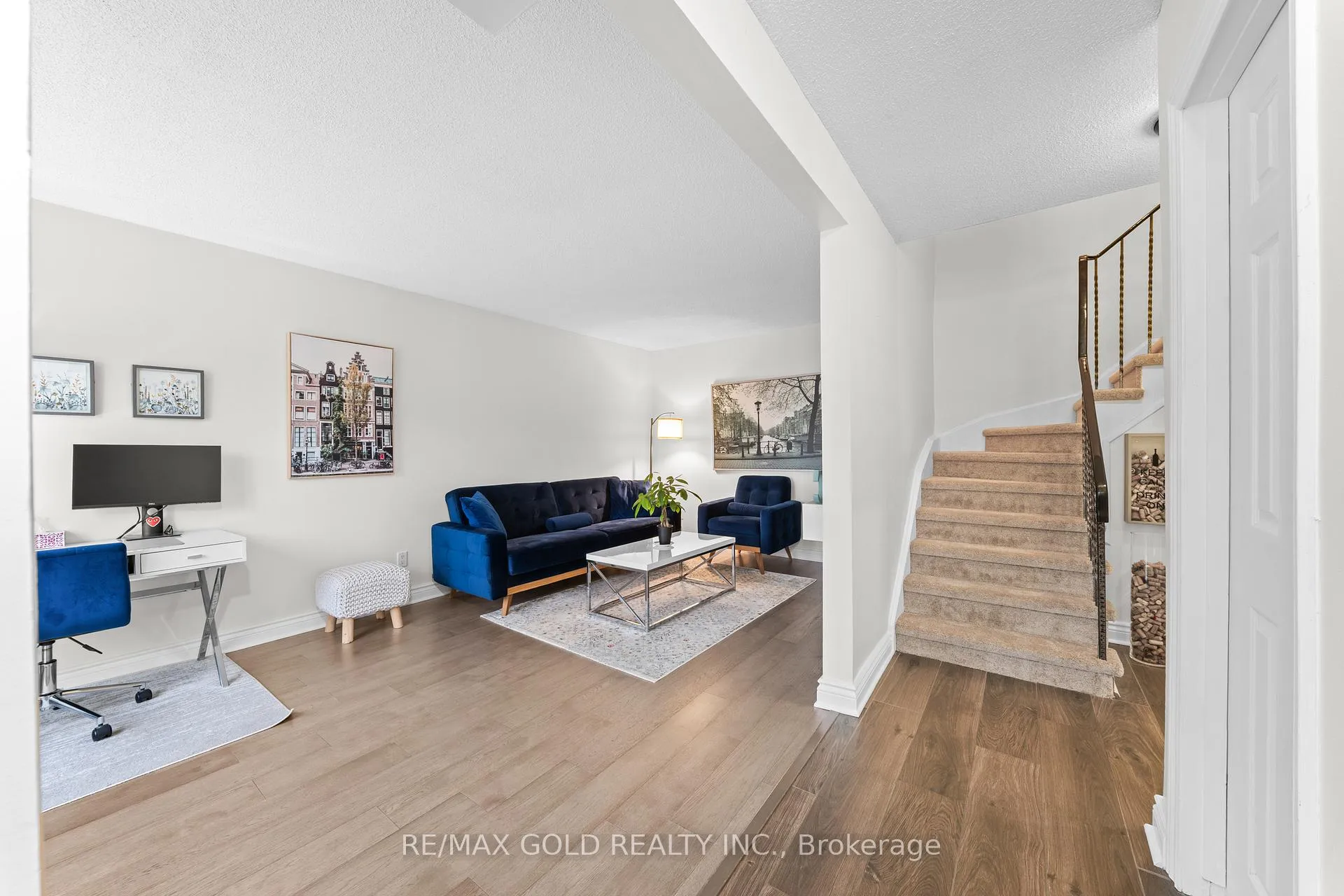 Photo 5 of 2 Barnstead Court, Brampton, Downtown Brampton — HOMEH