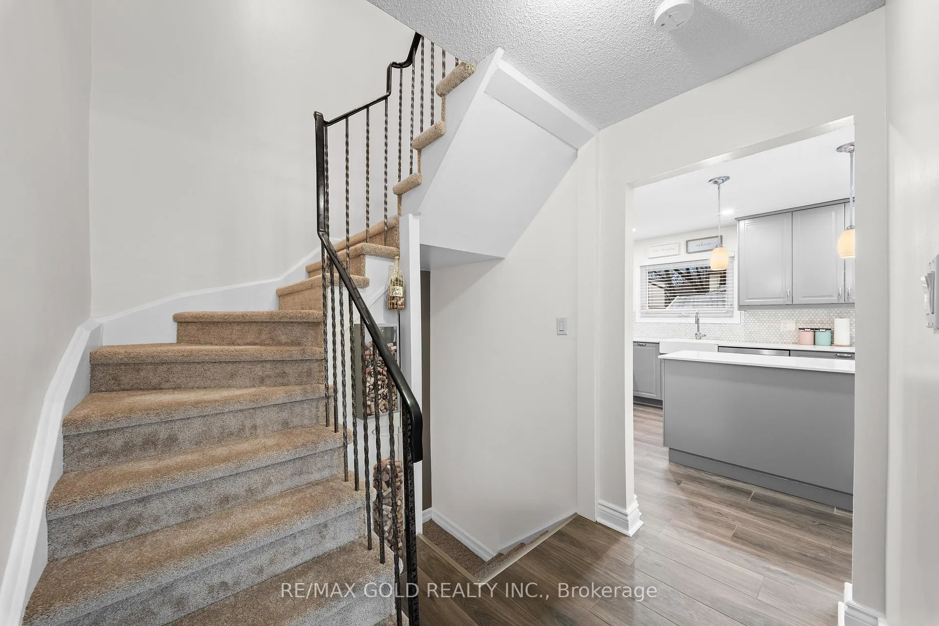 Photo 12 of 2 Barnstead Court, Brampton, Downtown Brampton — HOMEH