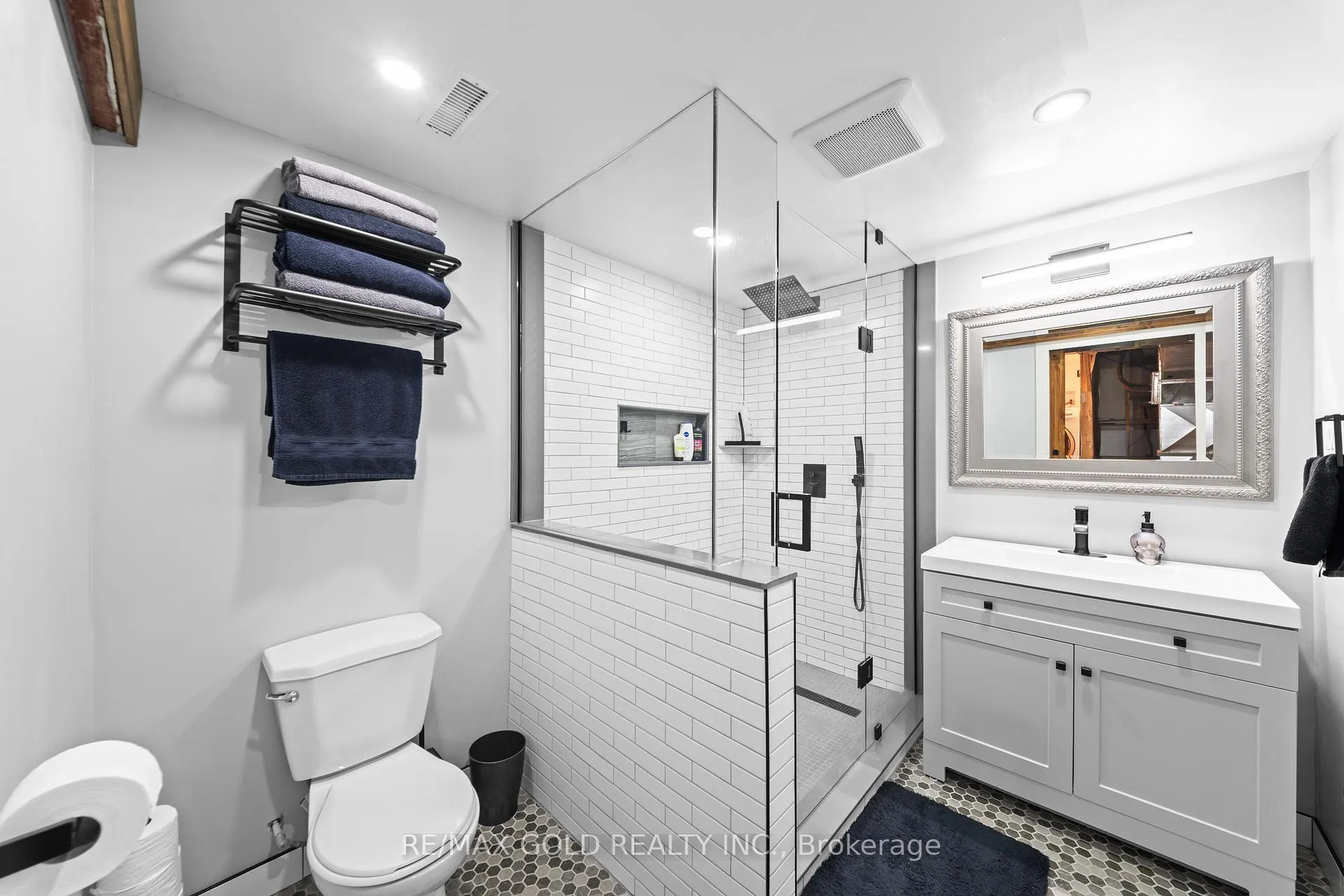 Photo 38 of 2 Barnstead Court, Brampton, Downtown Brampton — HOMEH