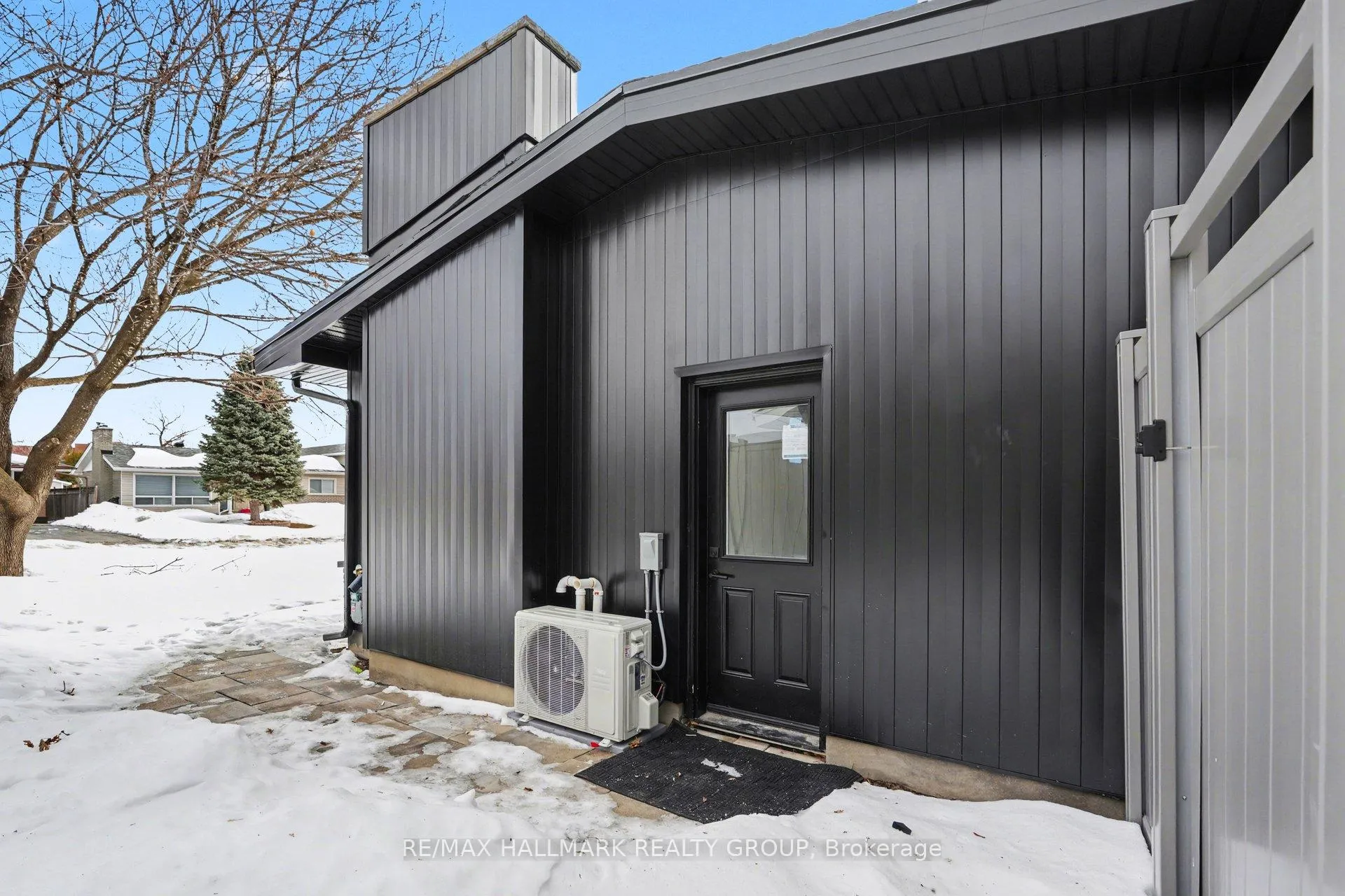 Photo 2 of Unit 2, 52 Glenridge Road, Ottawa, Meadowlands/Crestview — HOMEH