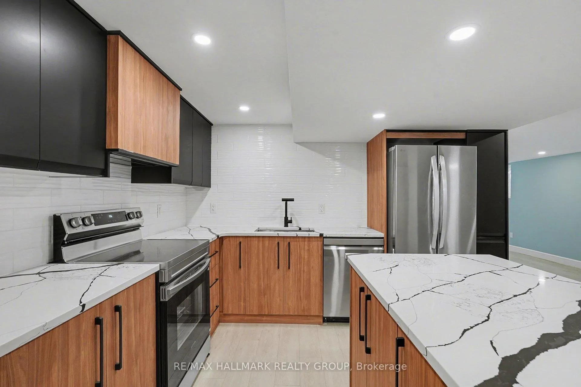 Photo 3 of Unit 2, 52 Glenridge Road, Ottawa, Meadowlands/Crestview — HOMEH