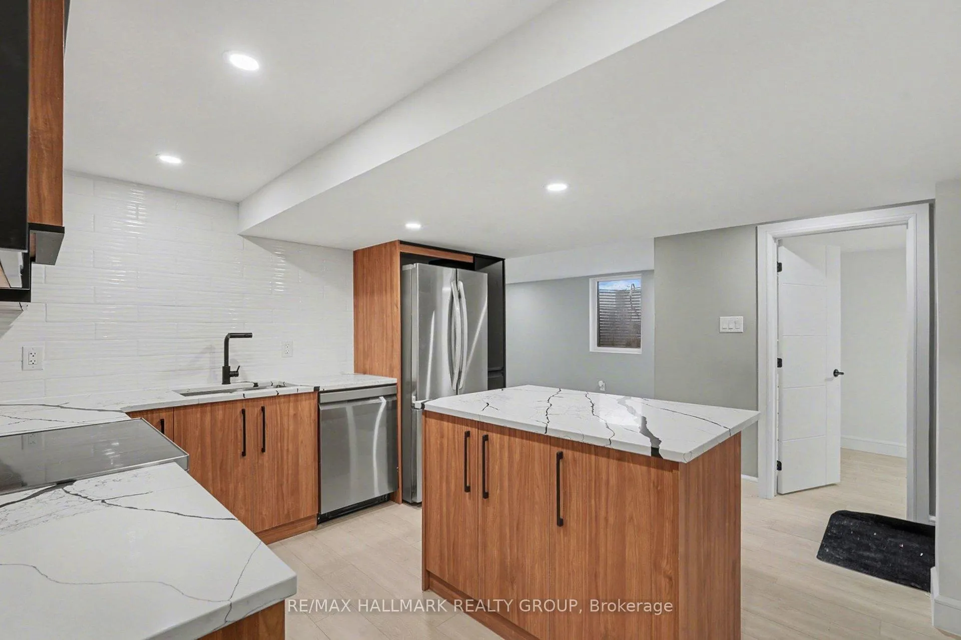 Photo 4 of Unit 2, 52 Glenridge Road, Ottawa, Meadowlands/Crestview — HOMEH