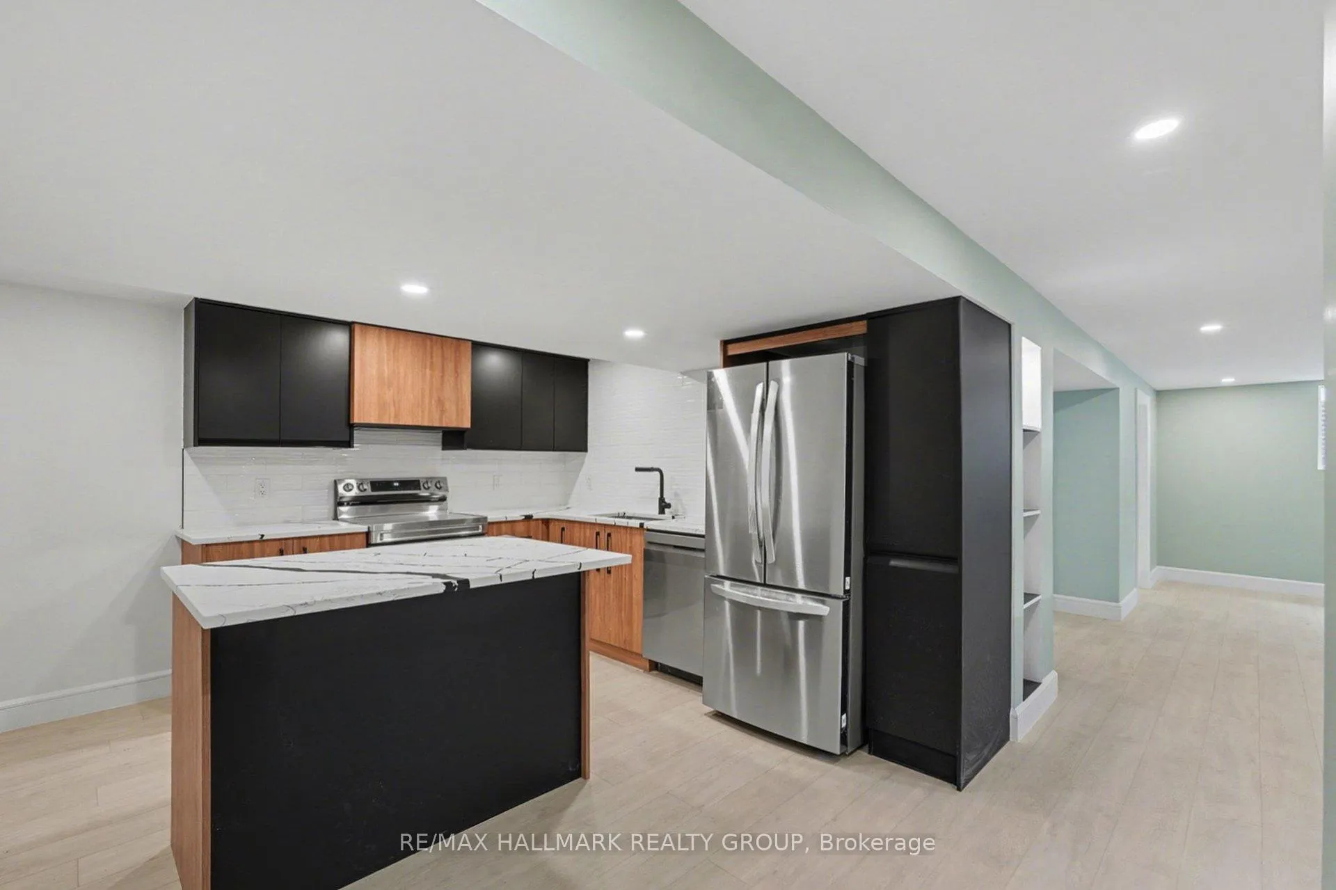 Photo 5 of Unit 2, 52 Glenridge Road, Ottawa, Meadowlands/Crestview — HOMEH