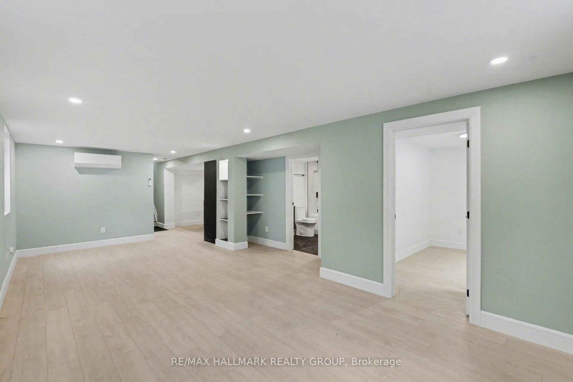 Photo 6 of Unit 2, 52 Glenridge Road, Ottawa, Meadowlands/Crestview — HOMEH