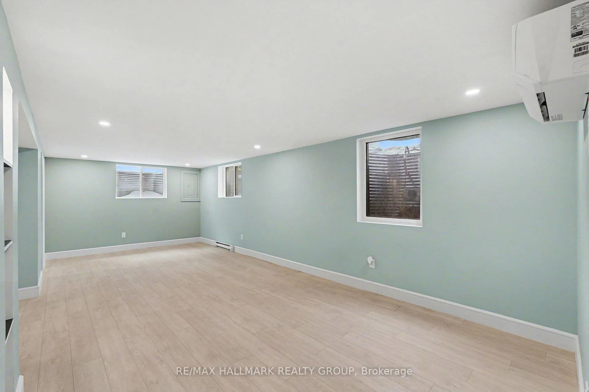 Photo 7 of Unit 2, 52 Glenridge Road, Ottawa, Meadowlands/Crestview — HOMEH