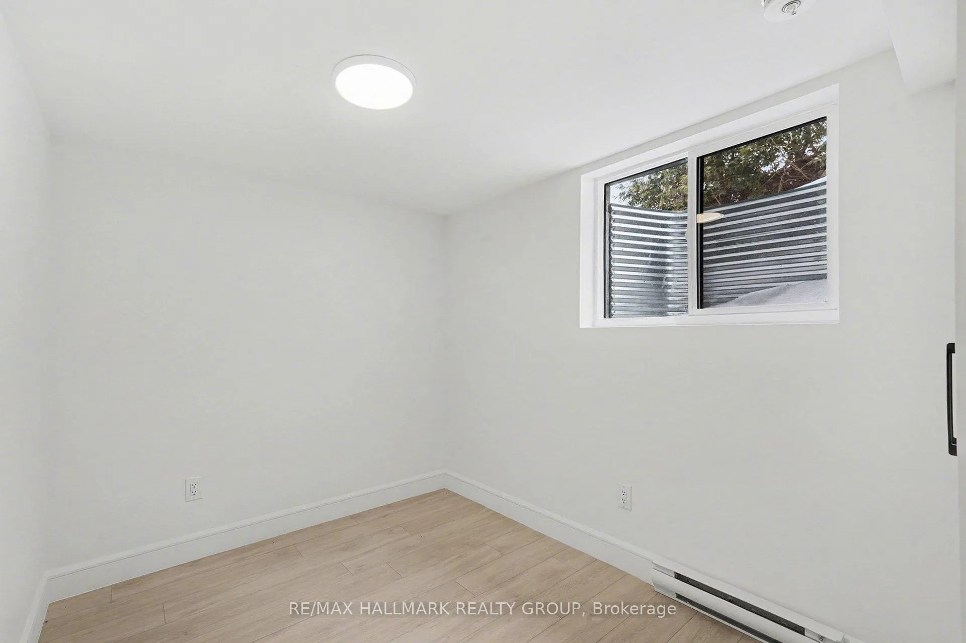 Photo 9 of Unit 2, 52 Glenridge Road, Ottawa, Meadowlands/Crestview — HOMEH