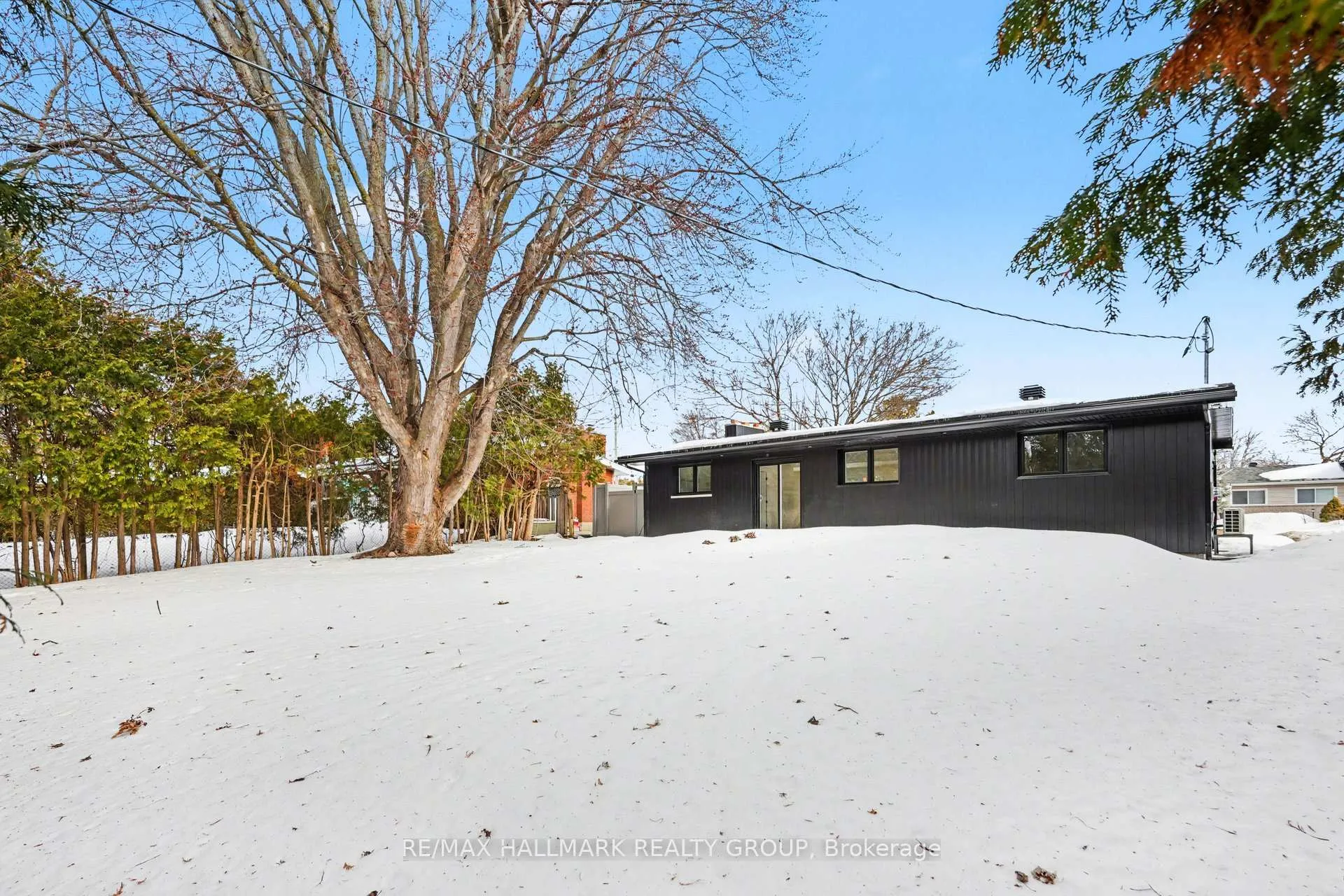 Photo 11 of Unit 2, 52 Glenridge Road, Ottawa, Meadowlands/Crestview — HOMEH
