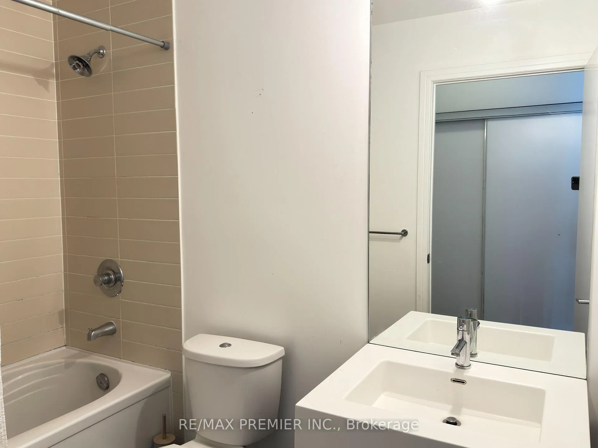Photo 4 of Unit 710, 116 George Street, Toronto, Moss Park — HOMEH