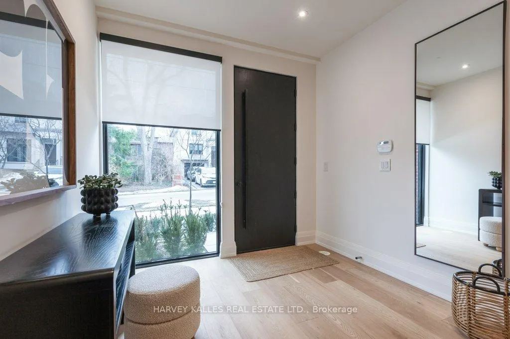 Photo 2 of 36 Evergreen Gardens, Toronto, Leaside — HOMEH