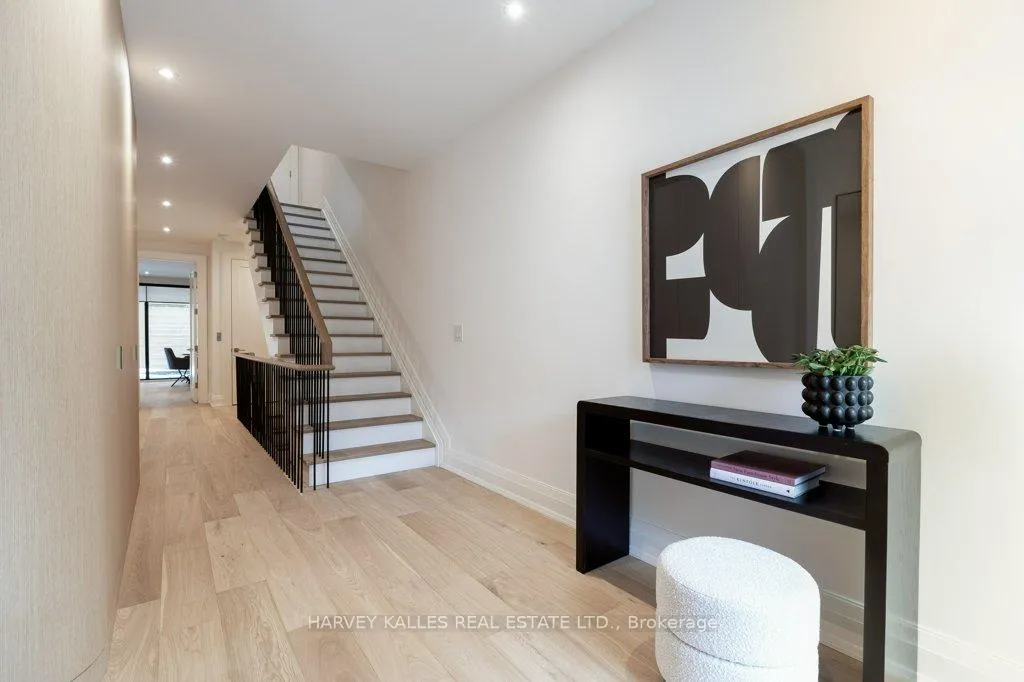 Photo 4 of 36 Evergreen Gardens, Toronto, Leaside — HOMEH