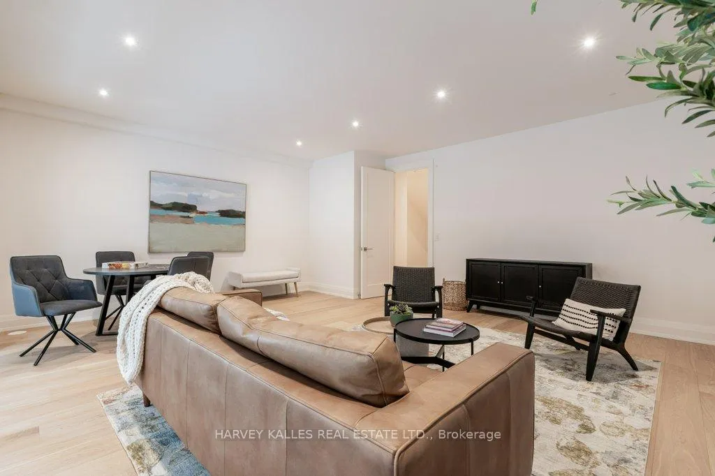 Photo 10 of 36 Evergreen Gardens, Toronto, Leaside — HOMEH
