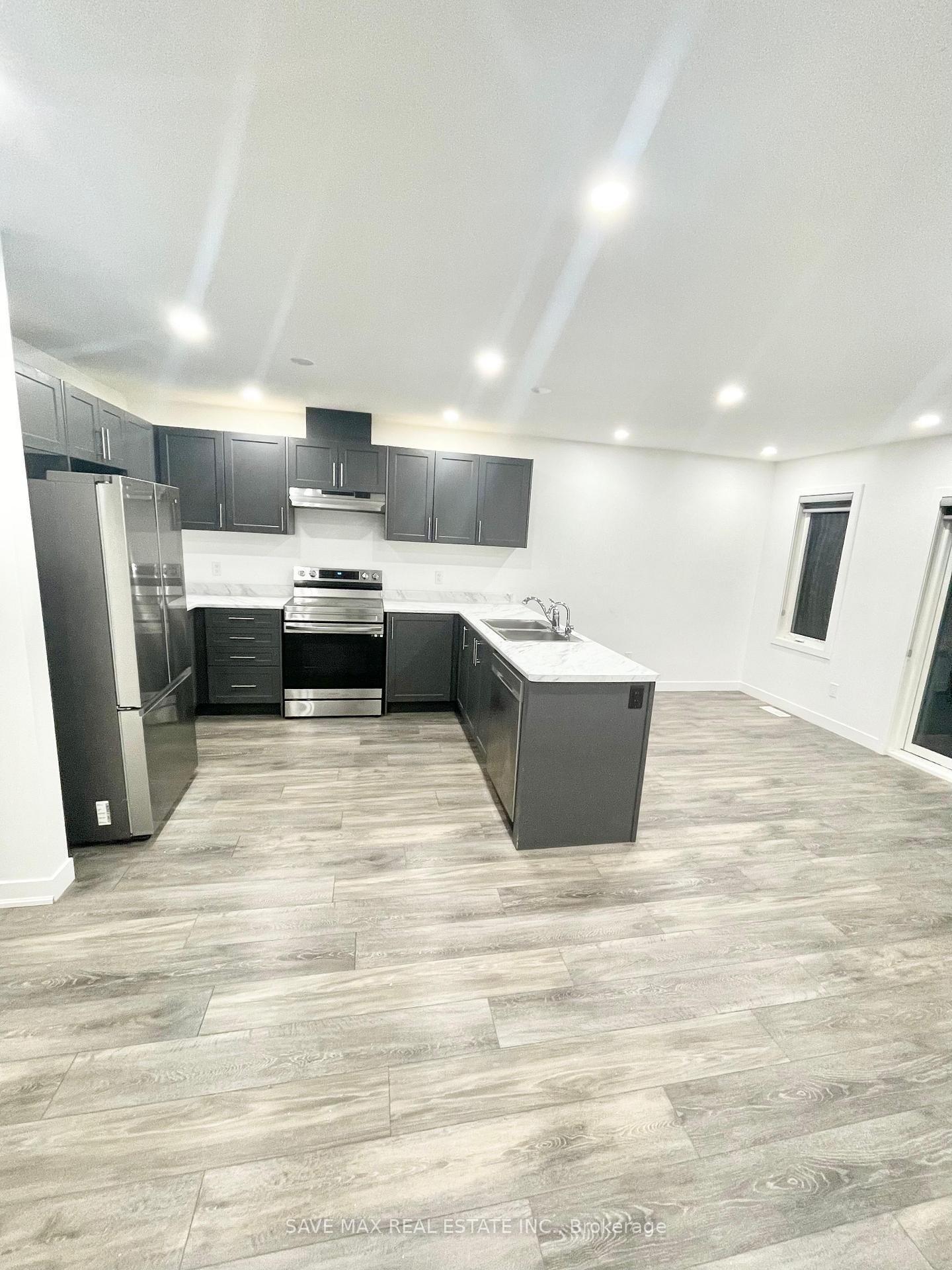 Photo 3 of 44 Pony Way, Kitchener — HOMEH