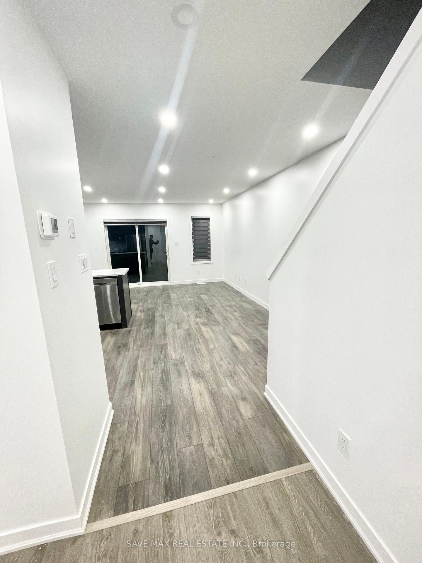 Photo 9 of 44 Pony Way, Kitchener — HOMEH