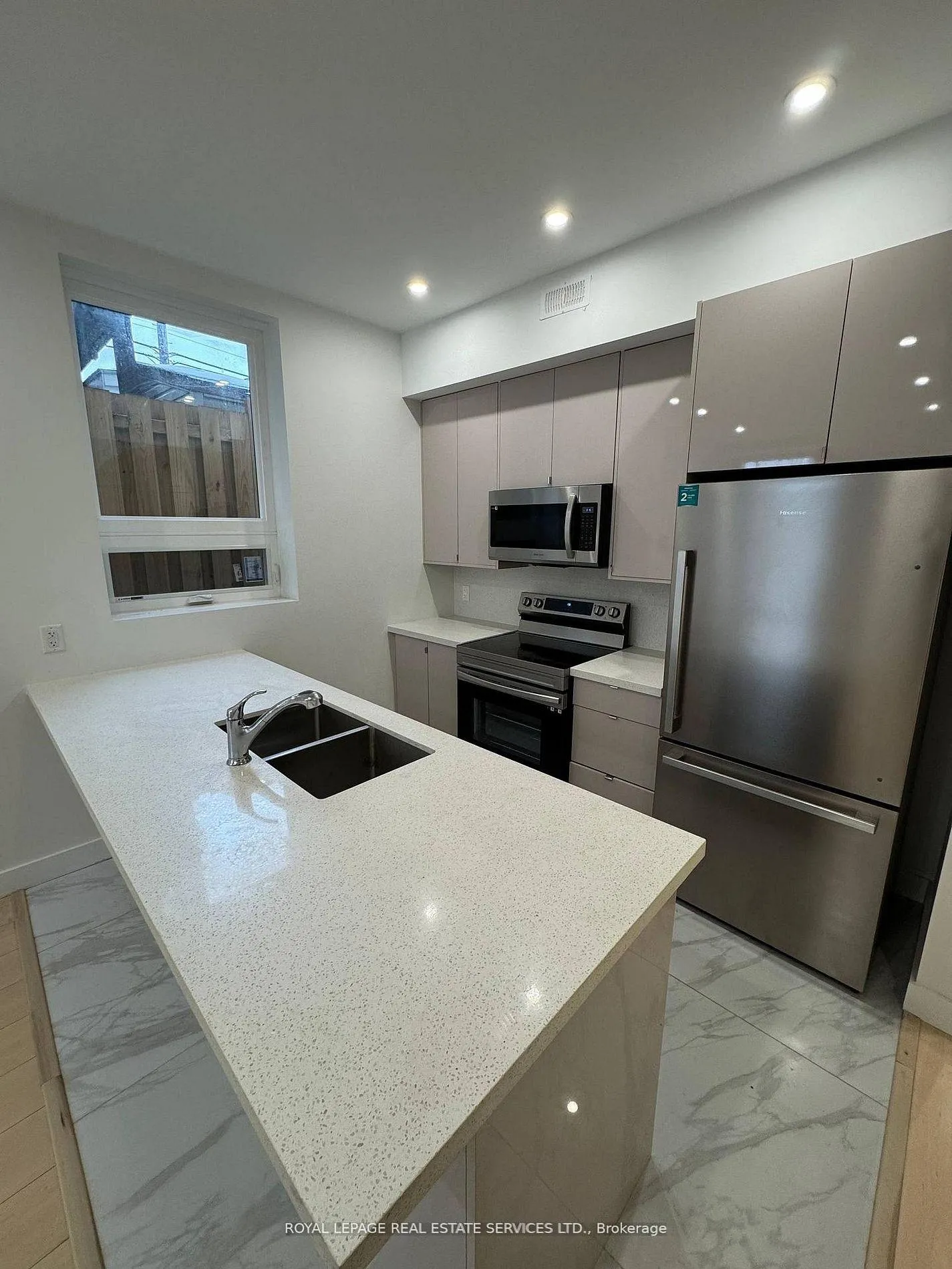 Photo 2 of Unit 2, 4B Huron Avenue N, Ottawa, Ottawa West — HOMEH
