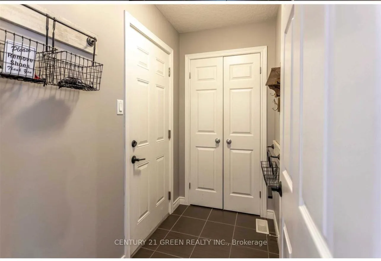 Photo 2 of Unit Main, 93 Oakes Crescent, Guelph, Grange Road — HOMEH