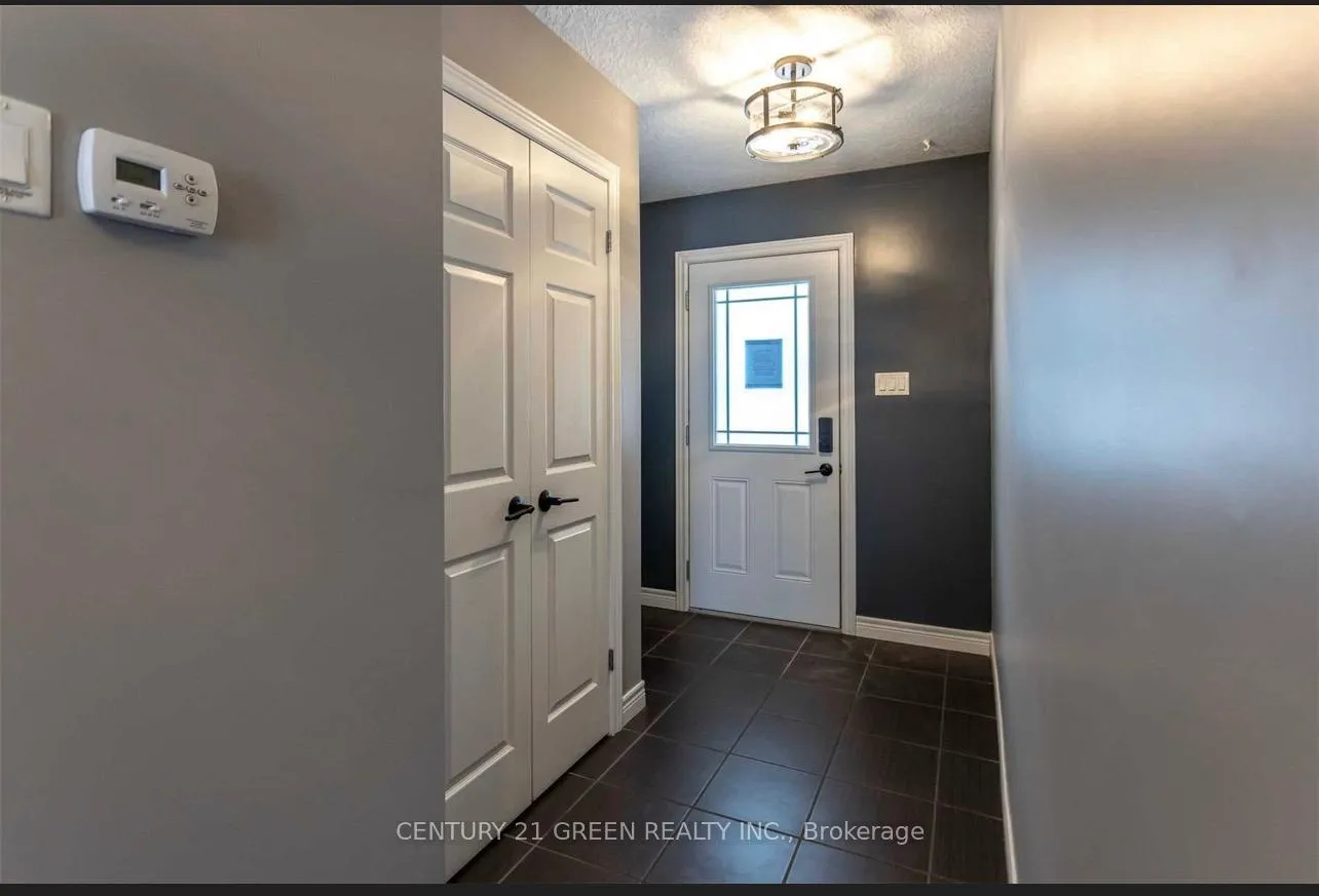 Photo 3 of Unit Main, 93 Oakes Crescent, Guelph, Grange Road — HOMEH