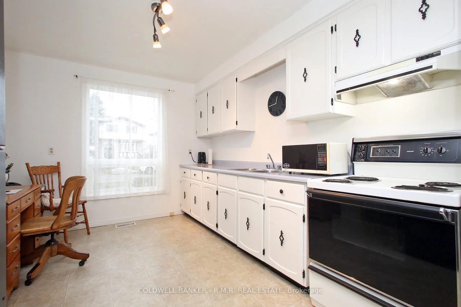 Photo 3 of 36 Loscombe Drive, Clarington, Bowmanville — HOMEH