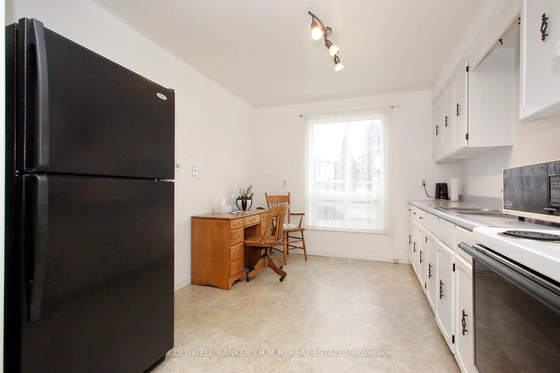 Photo 5 of 36 Loscombe Drive, Clarington, Bowmanville — HOMEH