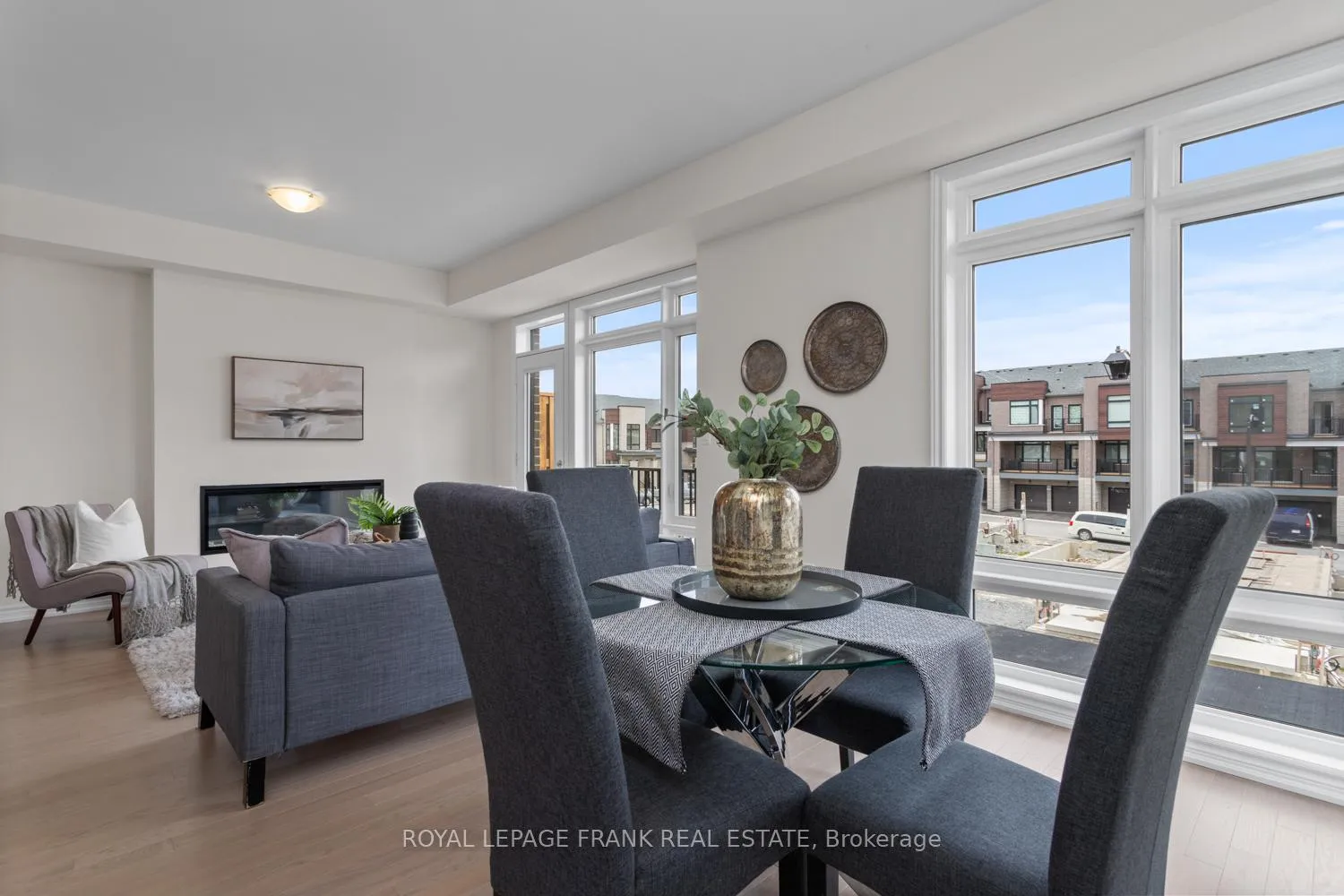 Photo 5 of 26 Gunton Street, Aurora, Bayview Northeast — HOMEH