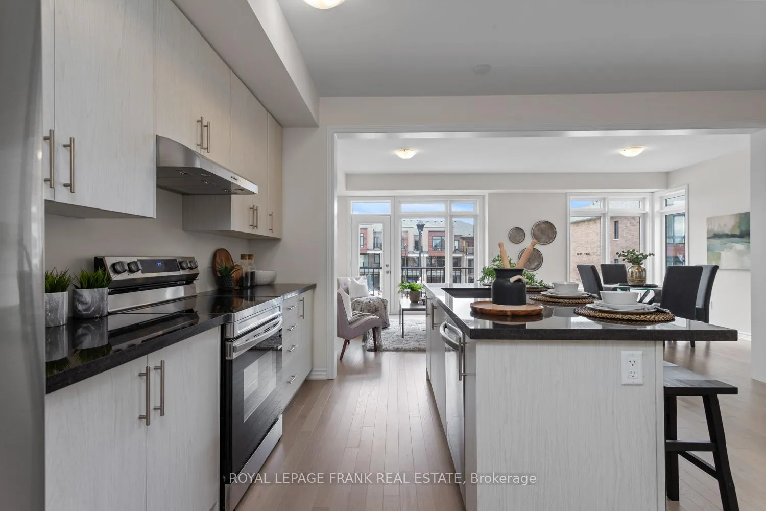 Photo 8 of 26 Gunton Street, Aurora, Bayview Northeast — HOMEH