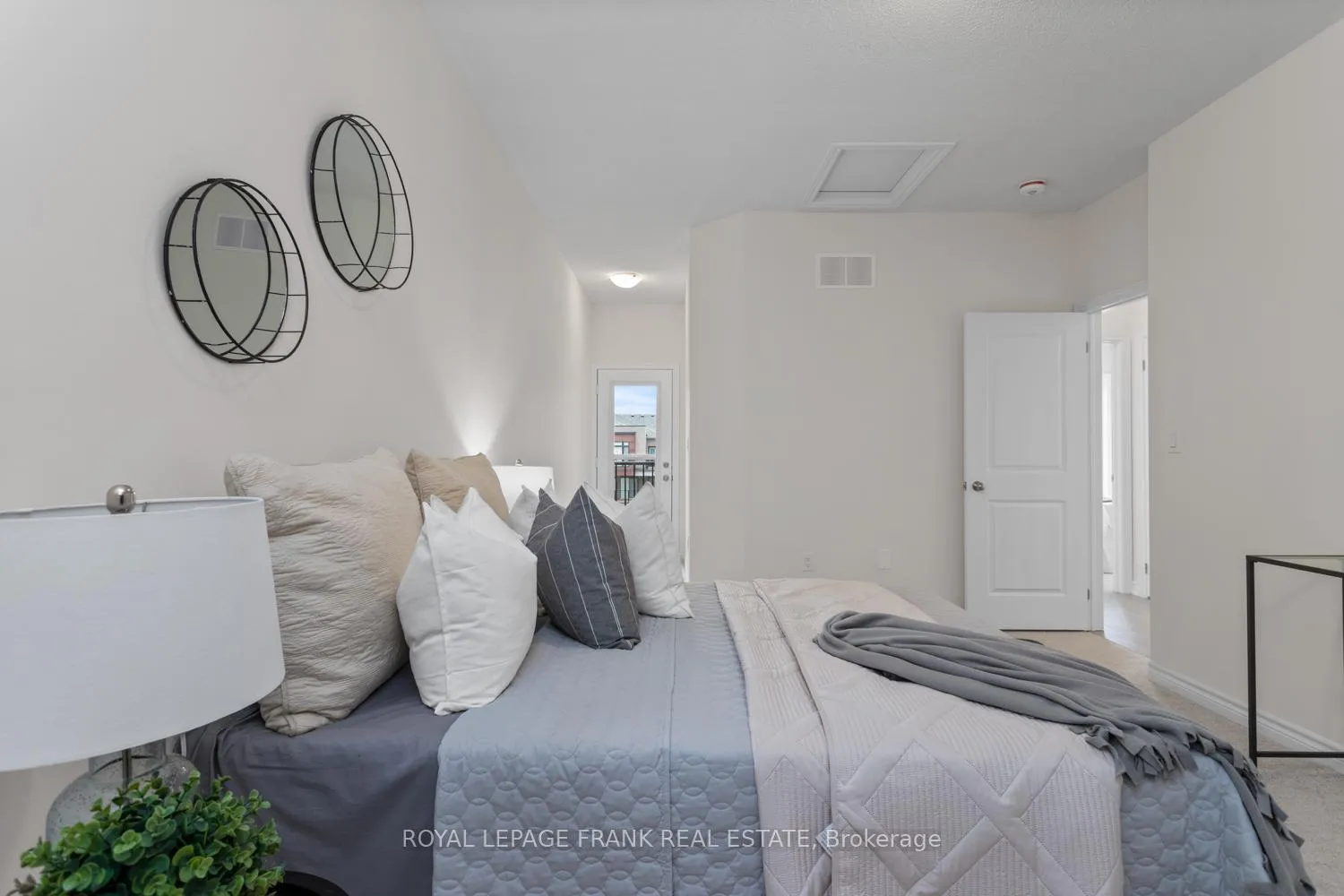 Photo 11 of 26 Gunton Street, Aurora, Bayview Northeast — HOMEH