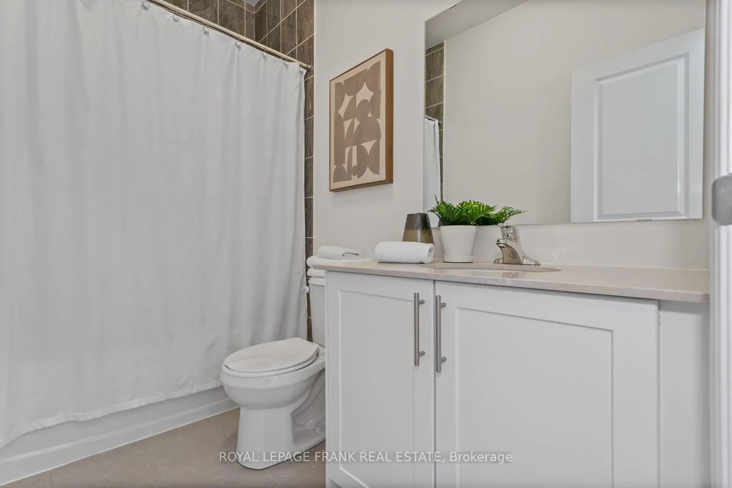 Photo 16 of 26 Gunton Street, Aurora, Bayview Northeast — HOMEH