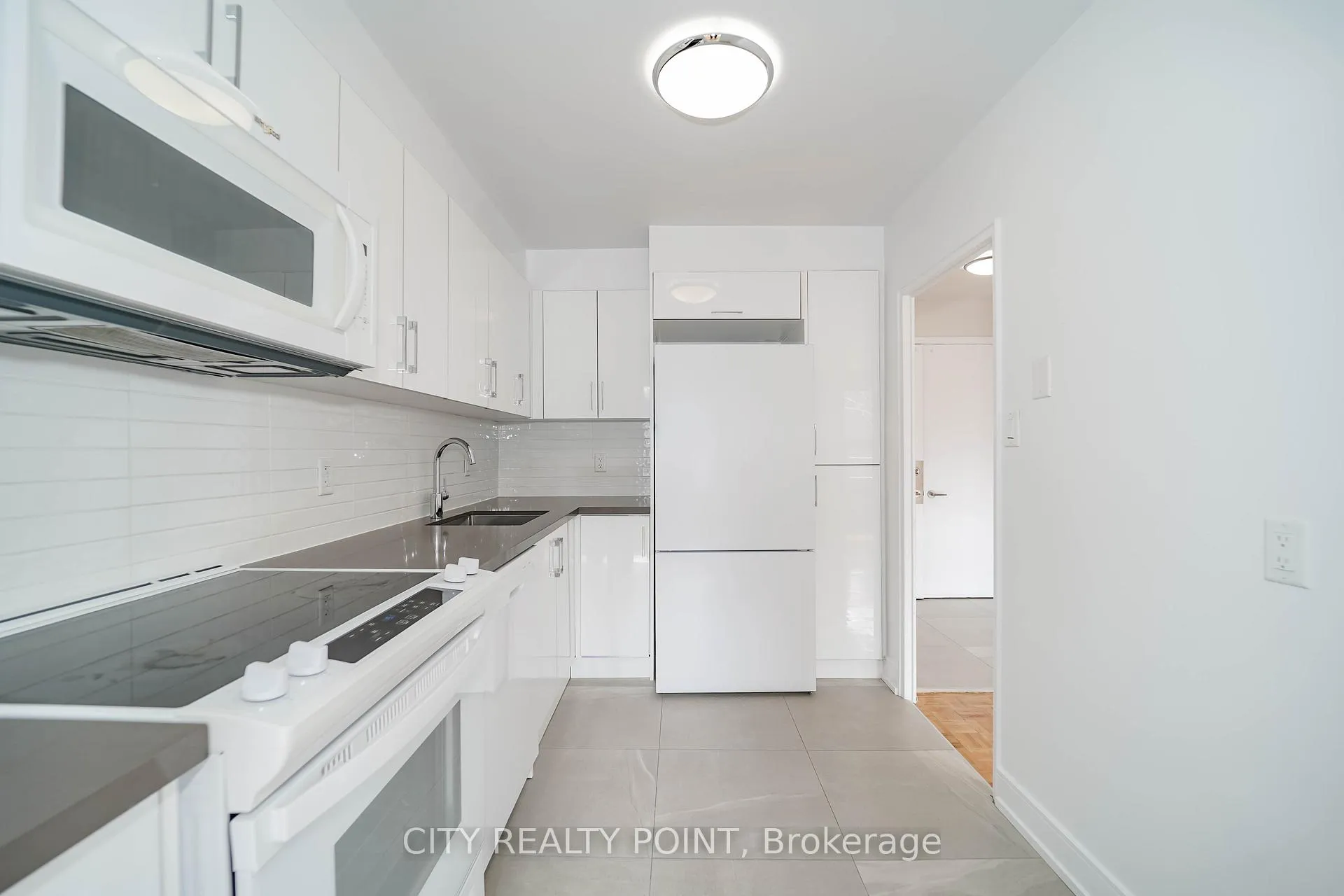 Photo 2 of Unit 407, 10 Shallmar Boulevard, Toronto, Forest Hill North — HOMEH