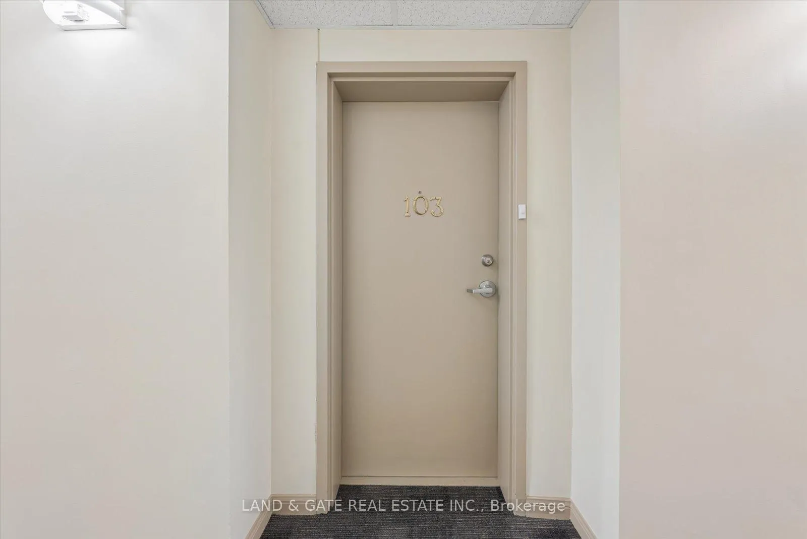 Photo 5 of Unit 103, 95 Wellington Street, Clarington, Bowmanville — HOMEH