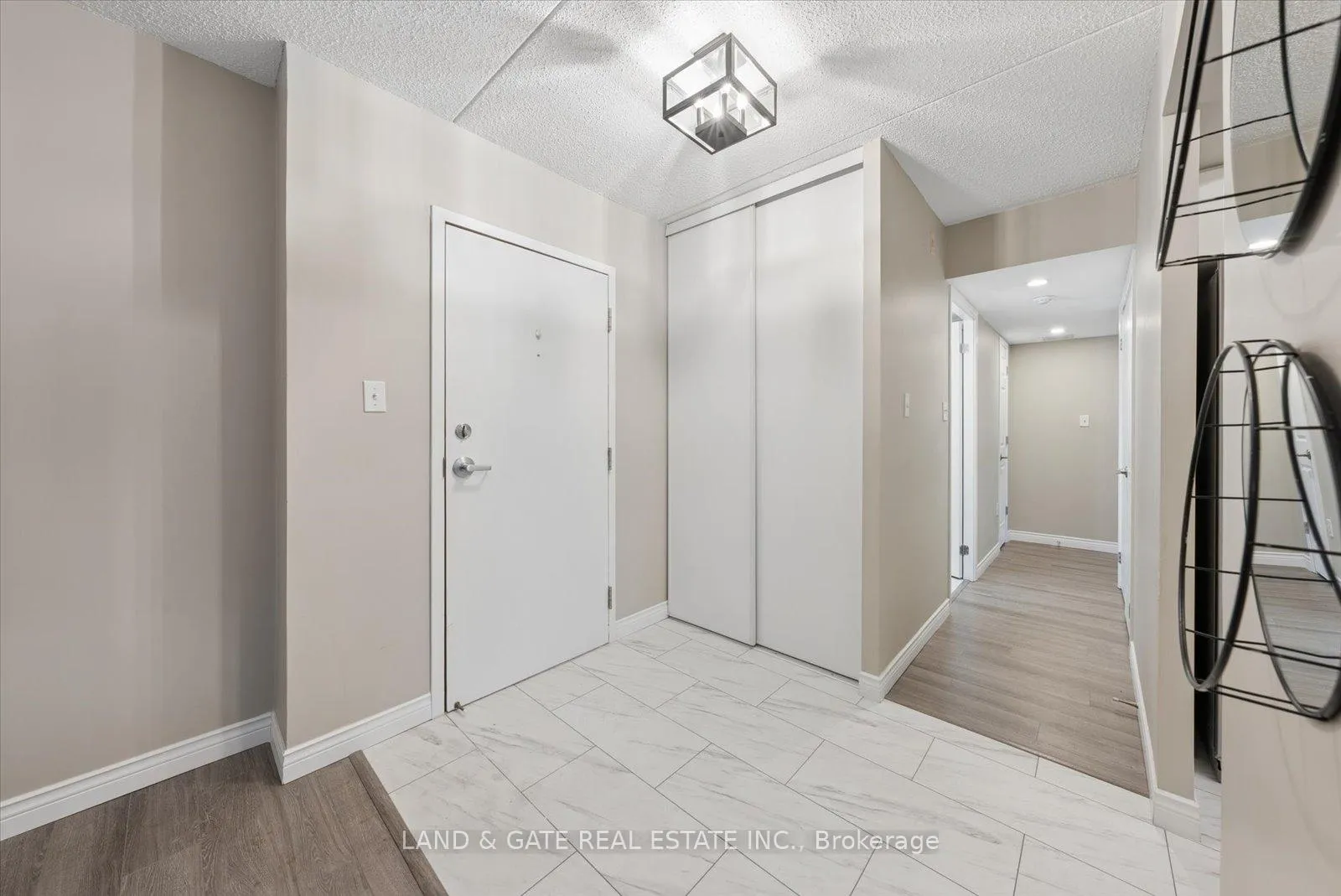 Photo 6 of Unit 103, 95 Wellington Street, Clarington, Bowmanville — HOMEH