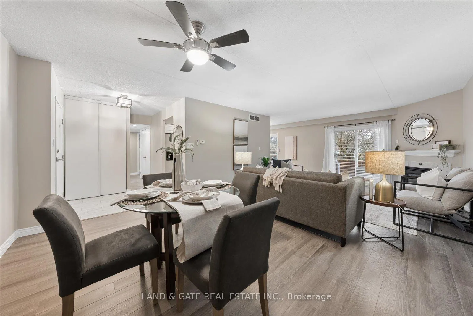 Photo 10 of Unit 103, 95 Wellington Street, Clarington, Bowmanville — HOMEH