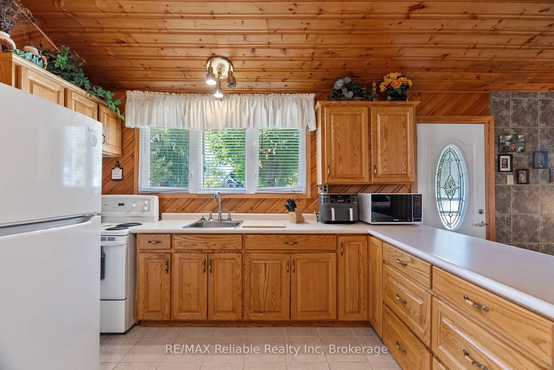 Photo 13 of 77556 Melena Drive, Bluewater, Bayfield — HOMEH