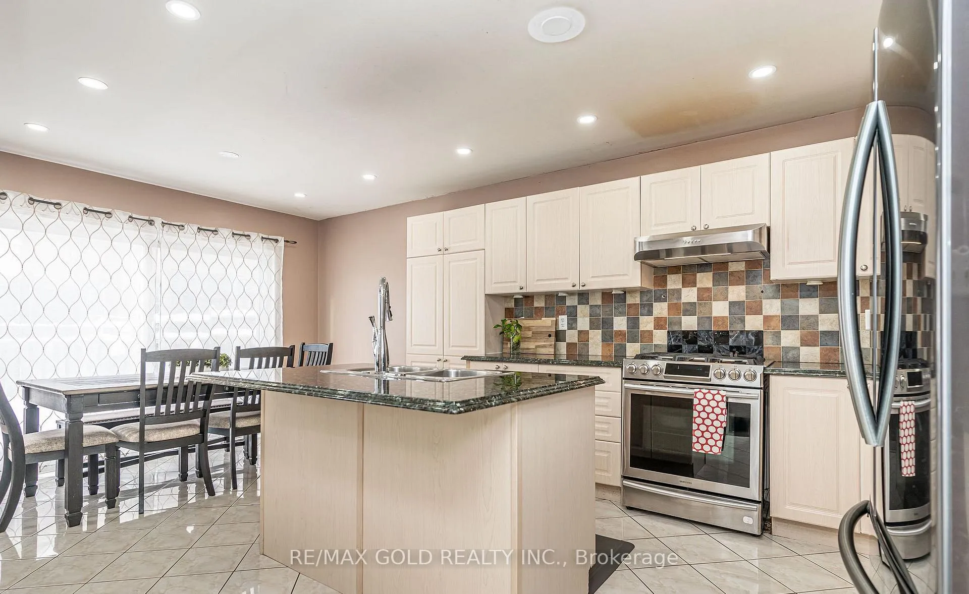 Photo 13 of 2 Zimmer Street, Brampton, Gore Industrial North — HOMEH