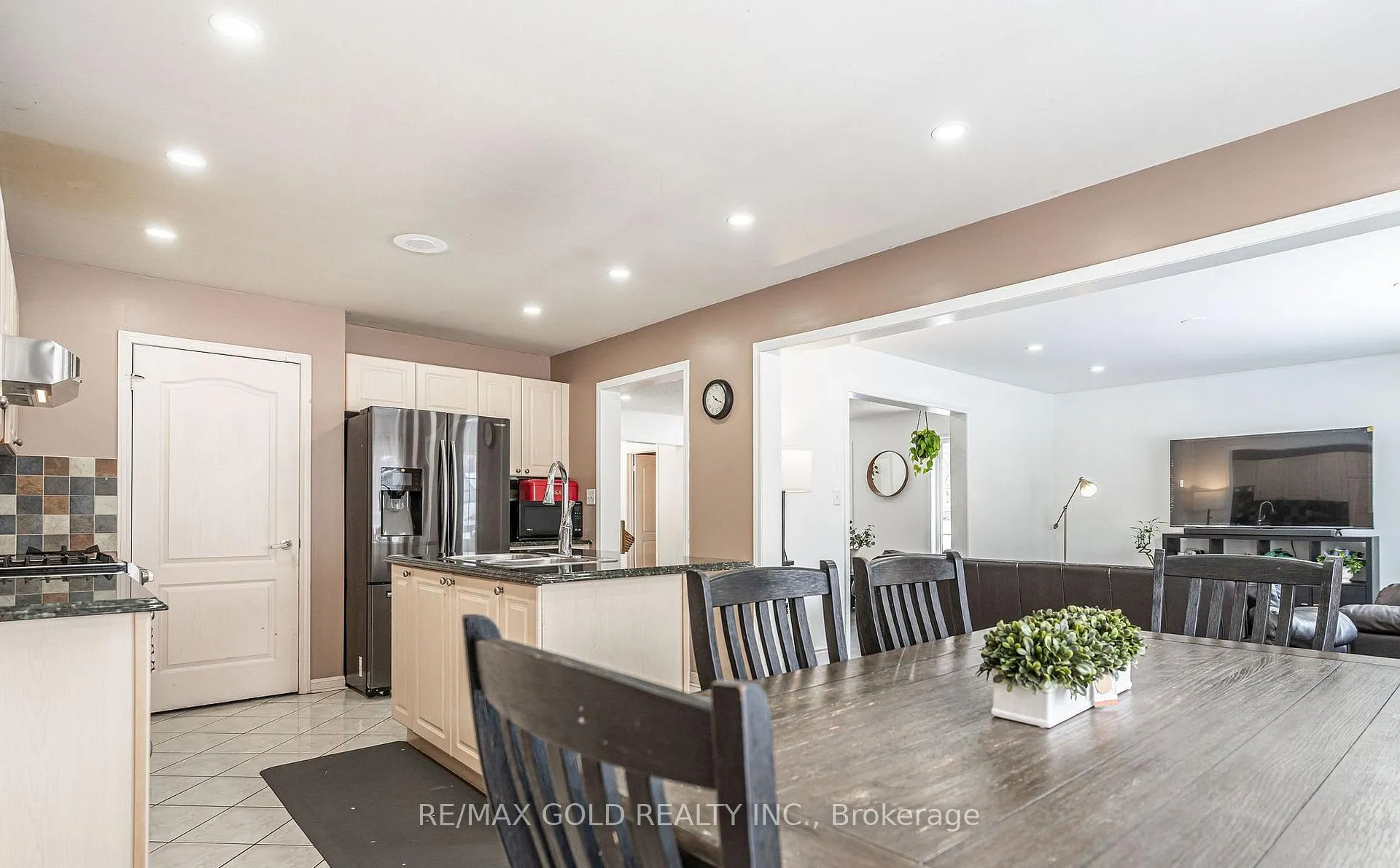 Photo 15 of 2 Zimmer Street, Brampton, Gore Industrial North — HOMEH
