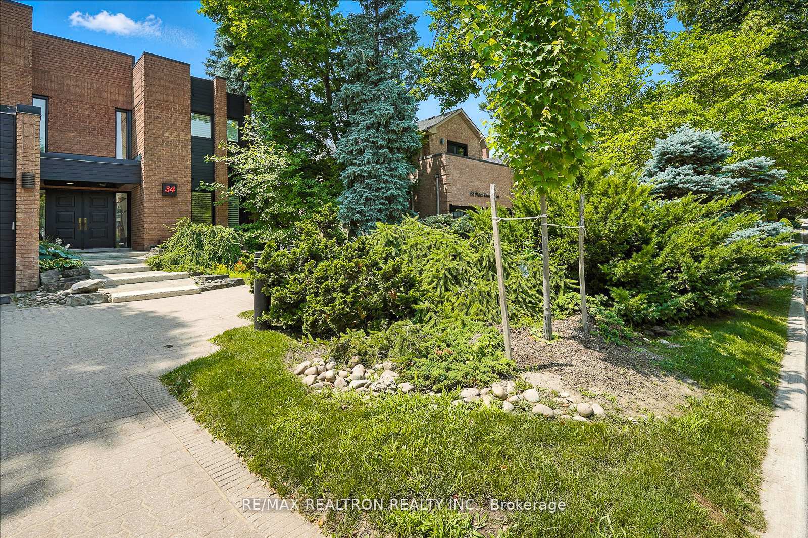 Photo 3 of 34 Prince Edward Boulevard, Markham, Thornlea — HOMEH