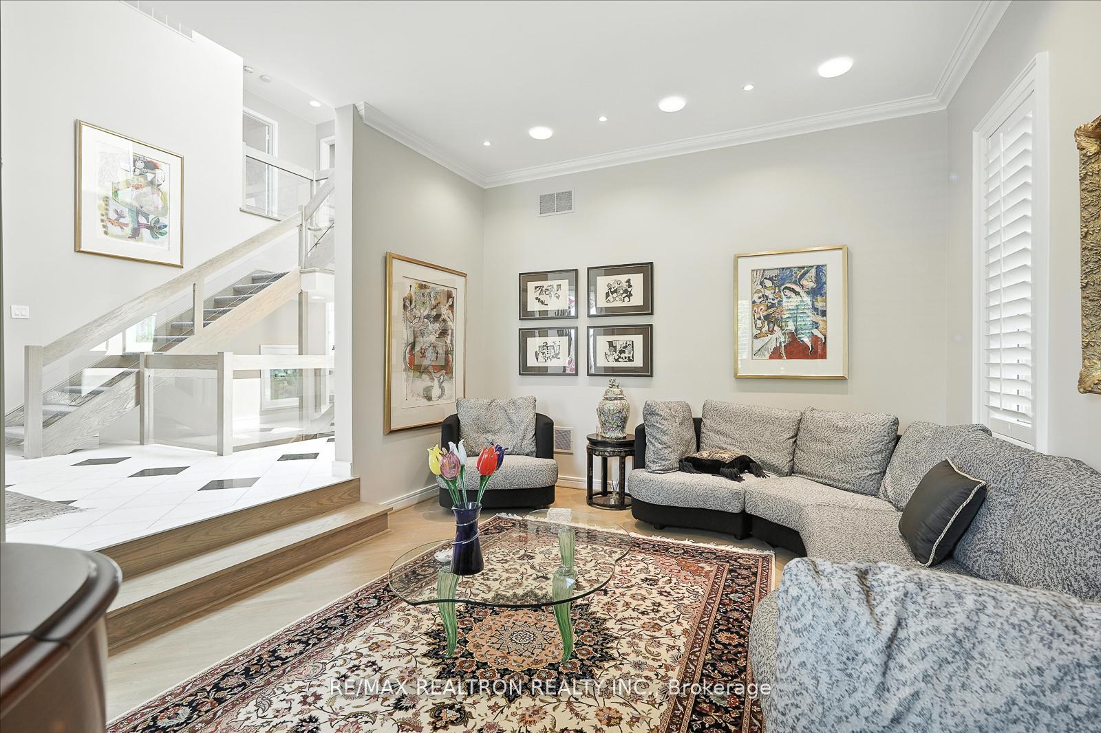 Photo 9 of 34 Prince Edward Boulevard, Markham, Thornlea — HOMEH