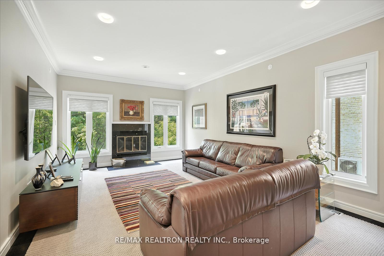 Photo 10 of 34 Prince Edward Boulevard, Markham, Thornlea — HOMEH