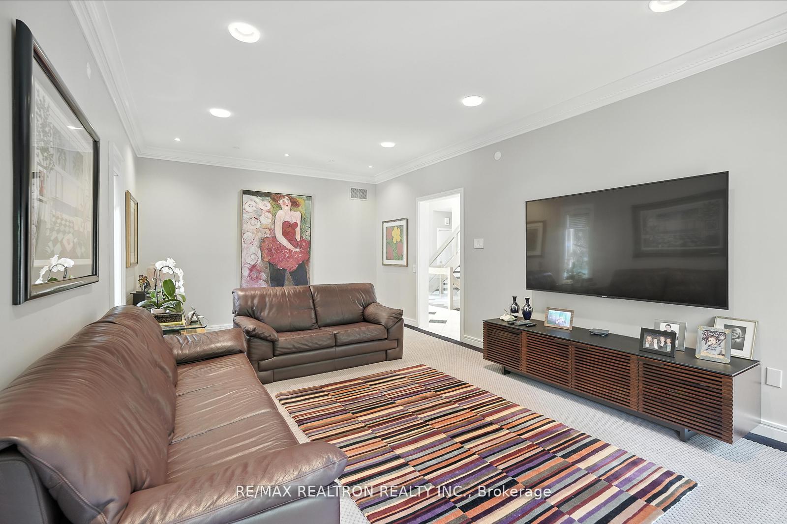 Photo 11 of 34 Prince Edward Boulevard, Markham, Thornlea — HOMEH