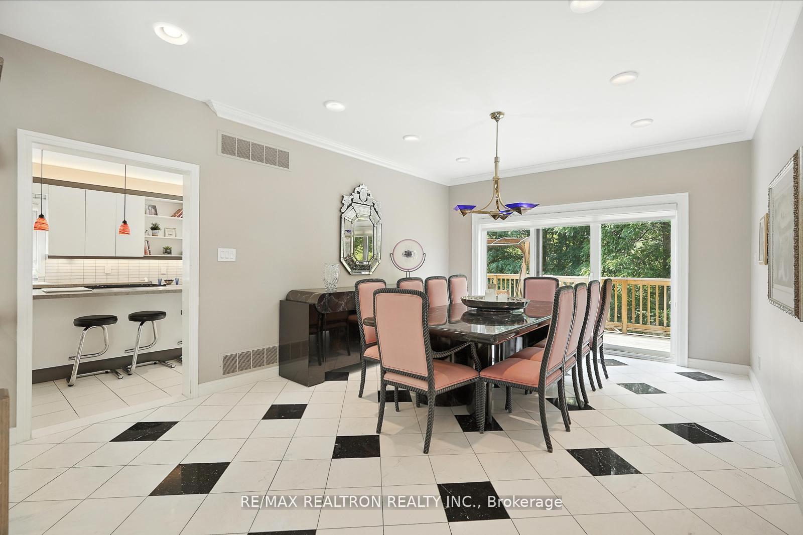 Photo 12 of 34 Prince Edward Boulevard, Markham, Thornlea — HOMEH