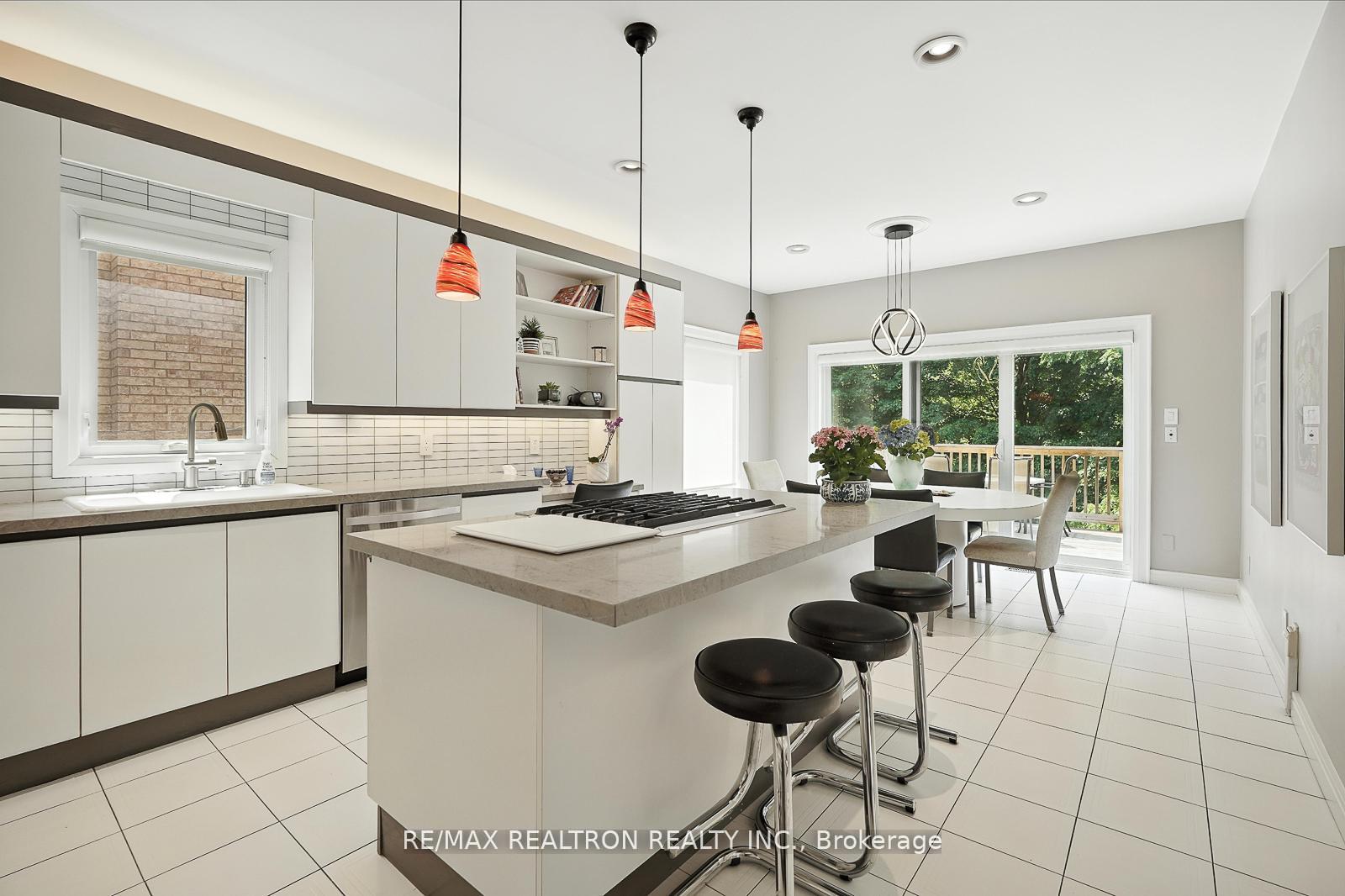 Photo 15 of 34 Prince Edward Boulevard, Markham, Thornlea — HOMEH