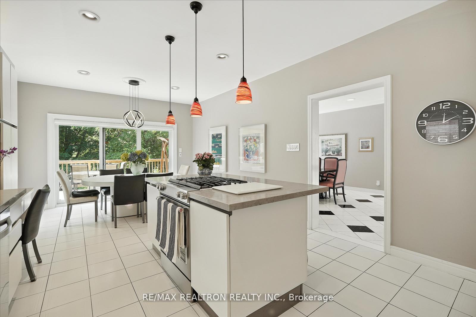 Photo 16 of 34 Prince Edward Boulevard, Markham, Thornlea — HOMEH