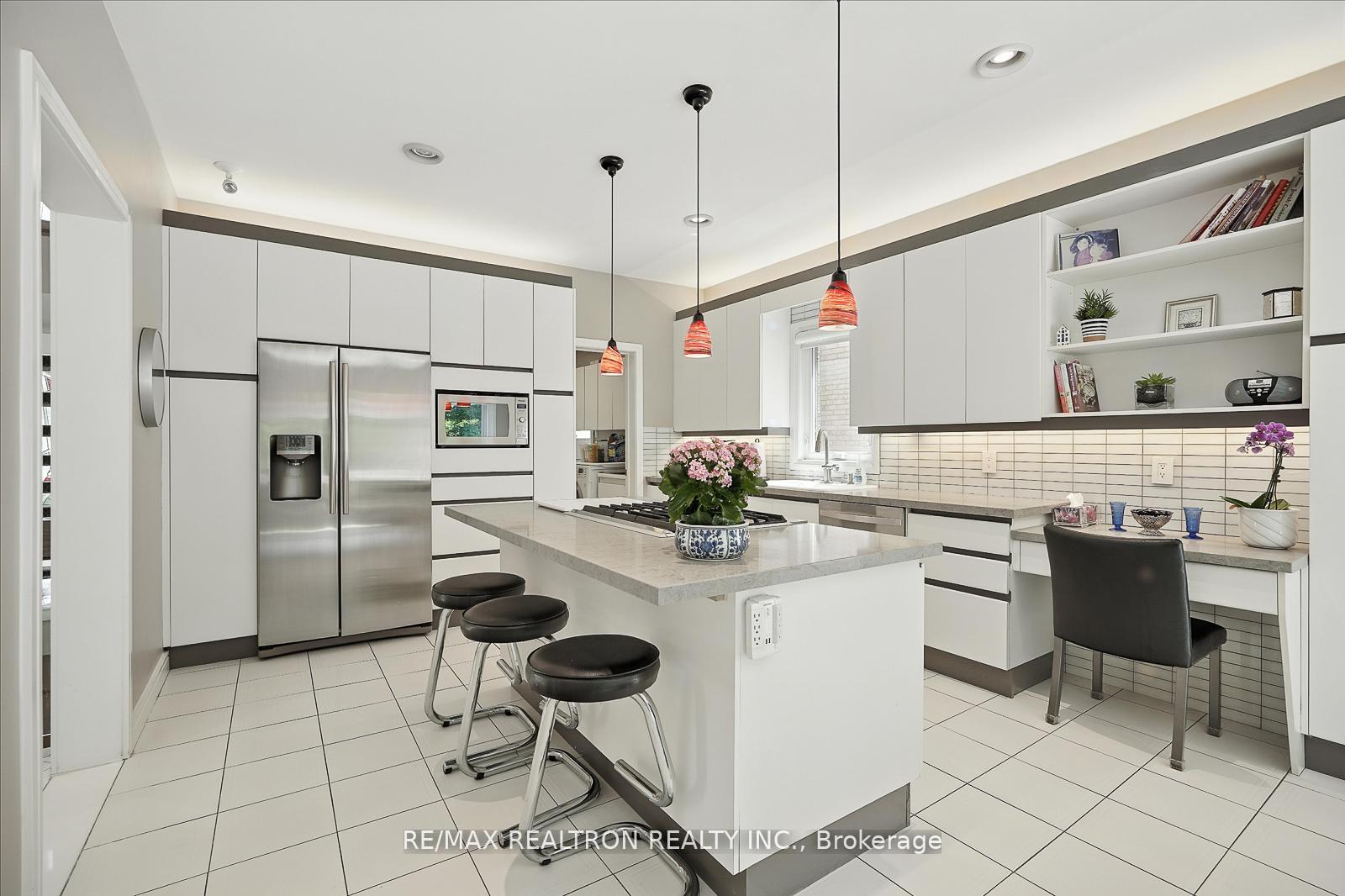 Photo 18 of 34 Prince Edward Boulevard, Markham, Thornlea — HOMEH