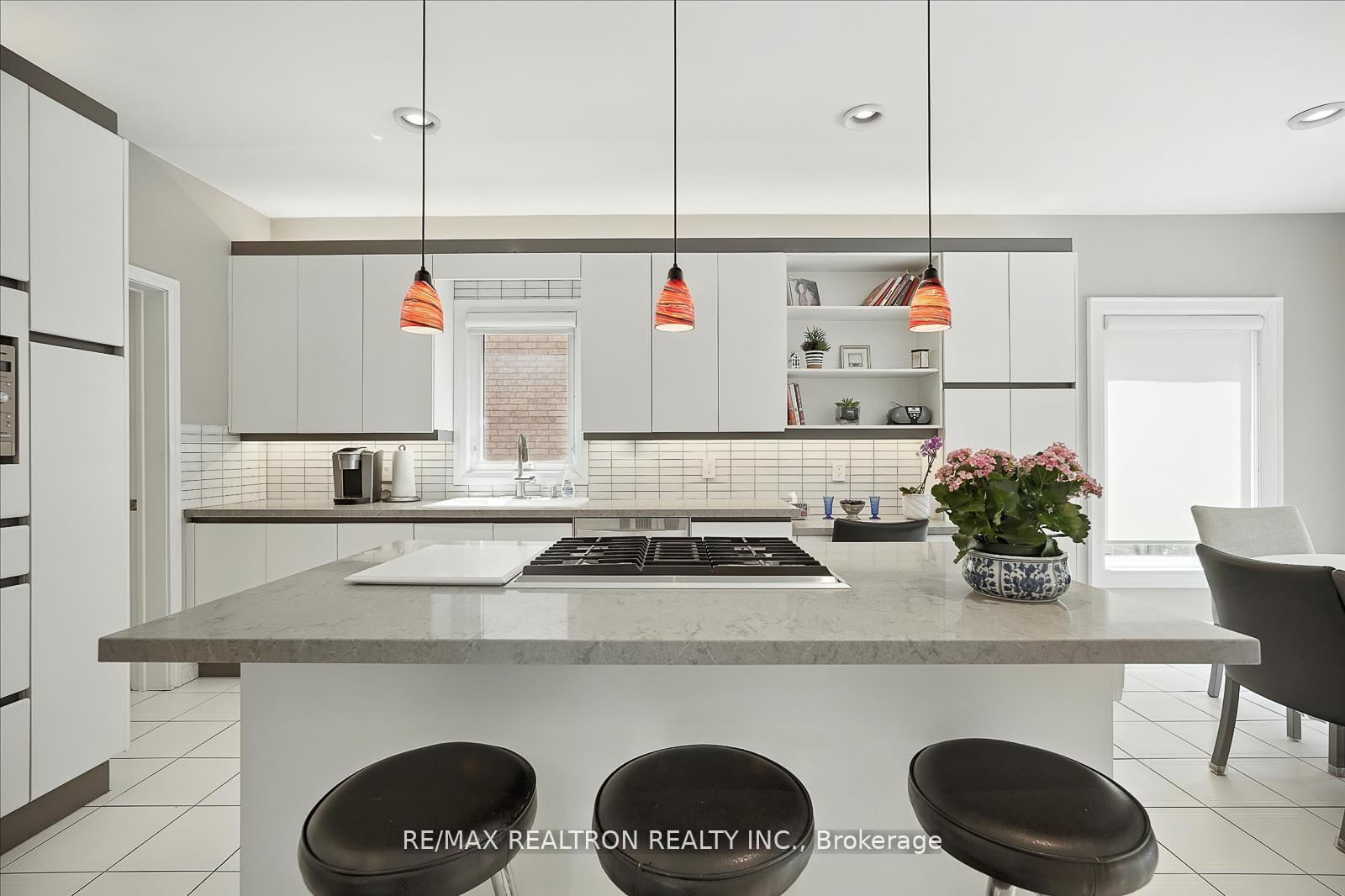 Photo 20 of 34 Prince Edward Boulevard, Markham, Thornlea — HOMEH