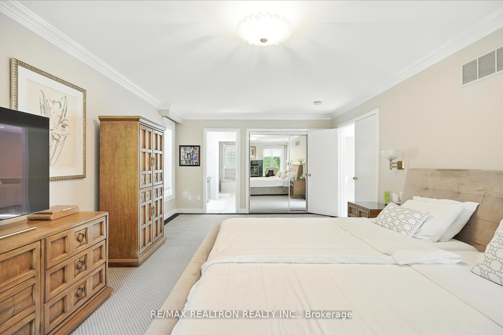 Photo 24 of 34 Prince Edward Boulevard, Markham, Thornlea — HOMEH