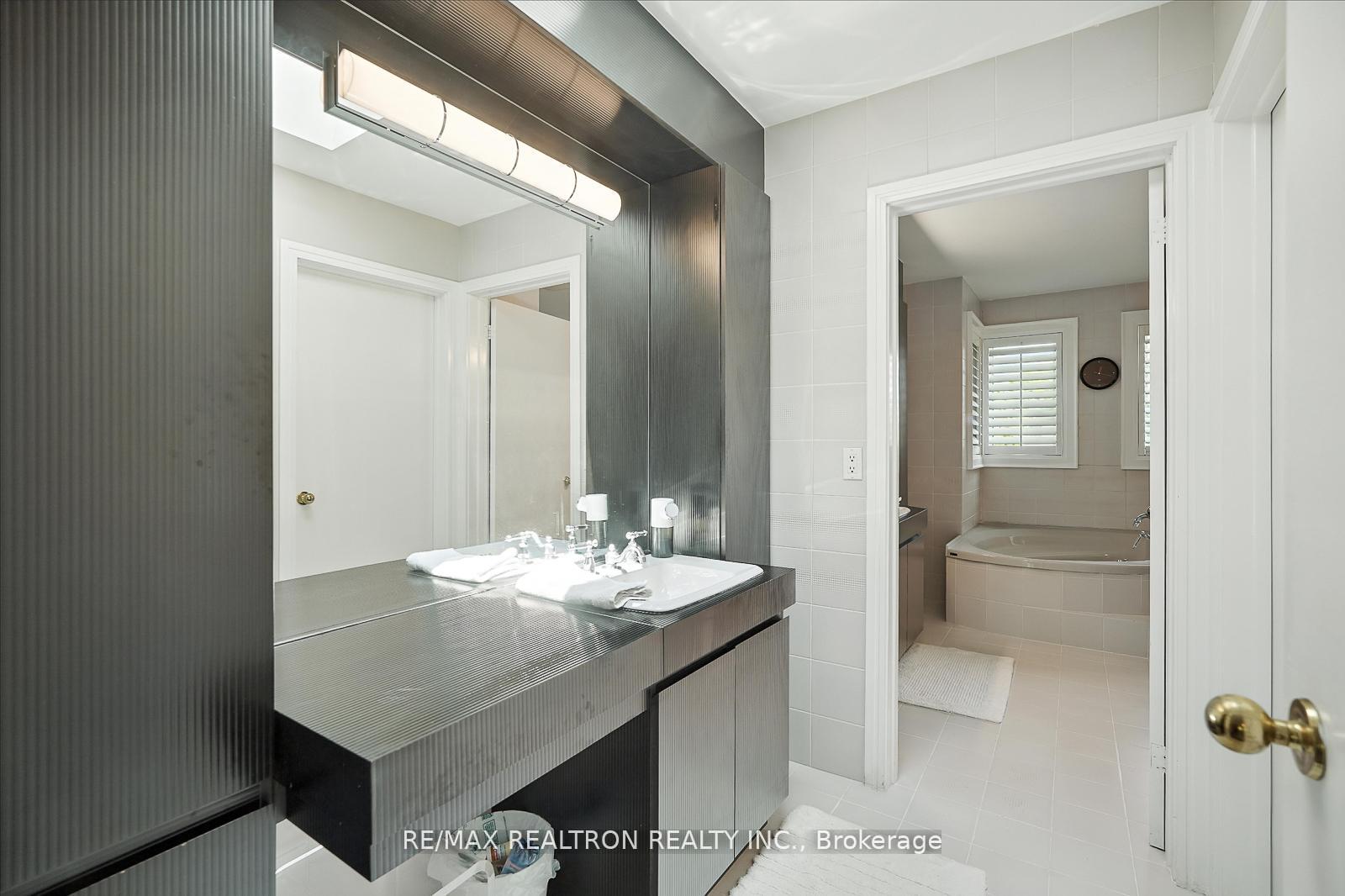 Photo 25 of 34 Prince Edward Boulevard, Markham, Thornlea — HOMEH
