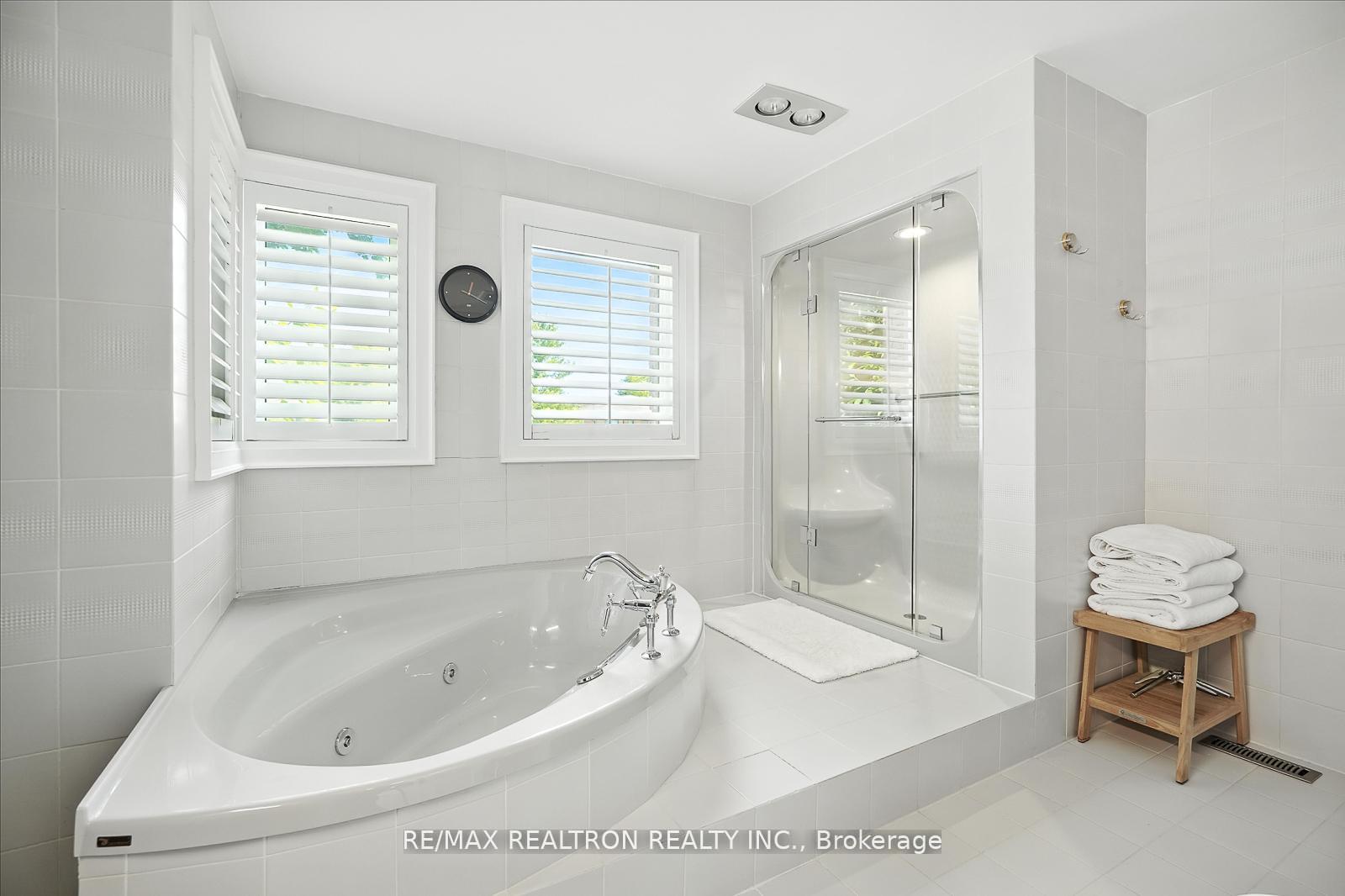 Photo 26 of 34 Prince Edward Boulevard, Markham, Thornlea — HOMEH